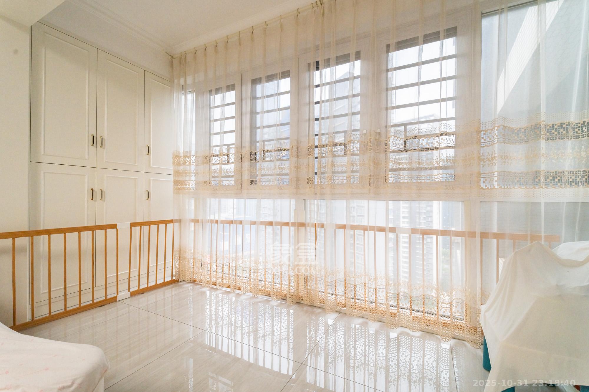 恒基凯旋门一二期  4室2厅2卫    158.8万阳台