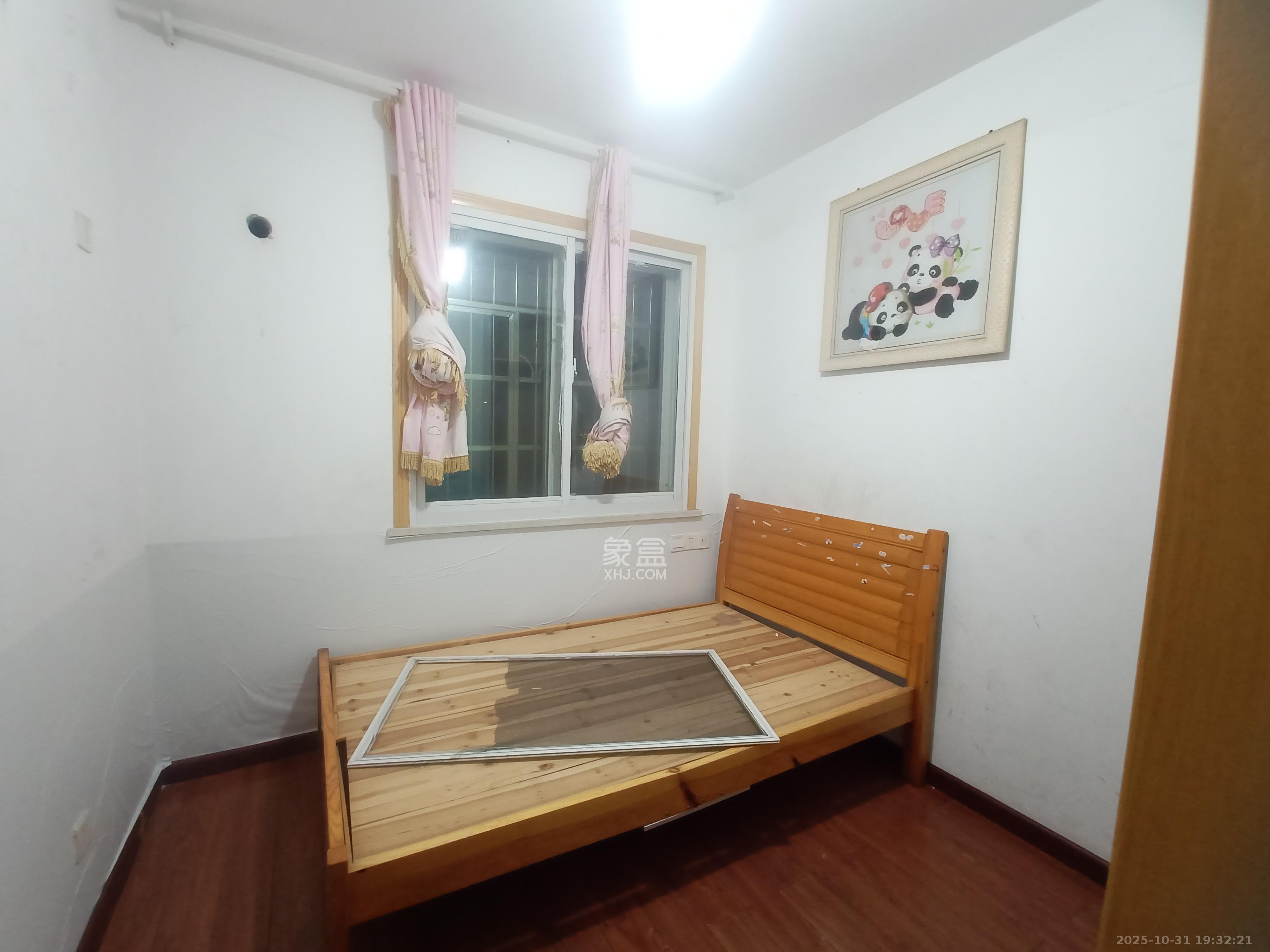 新诚小区 3室1厅1卫 1700.0元/月 新诚小区 3室1厅1卫 1700.0元/月室内图