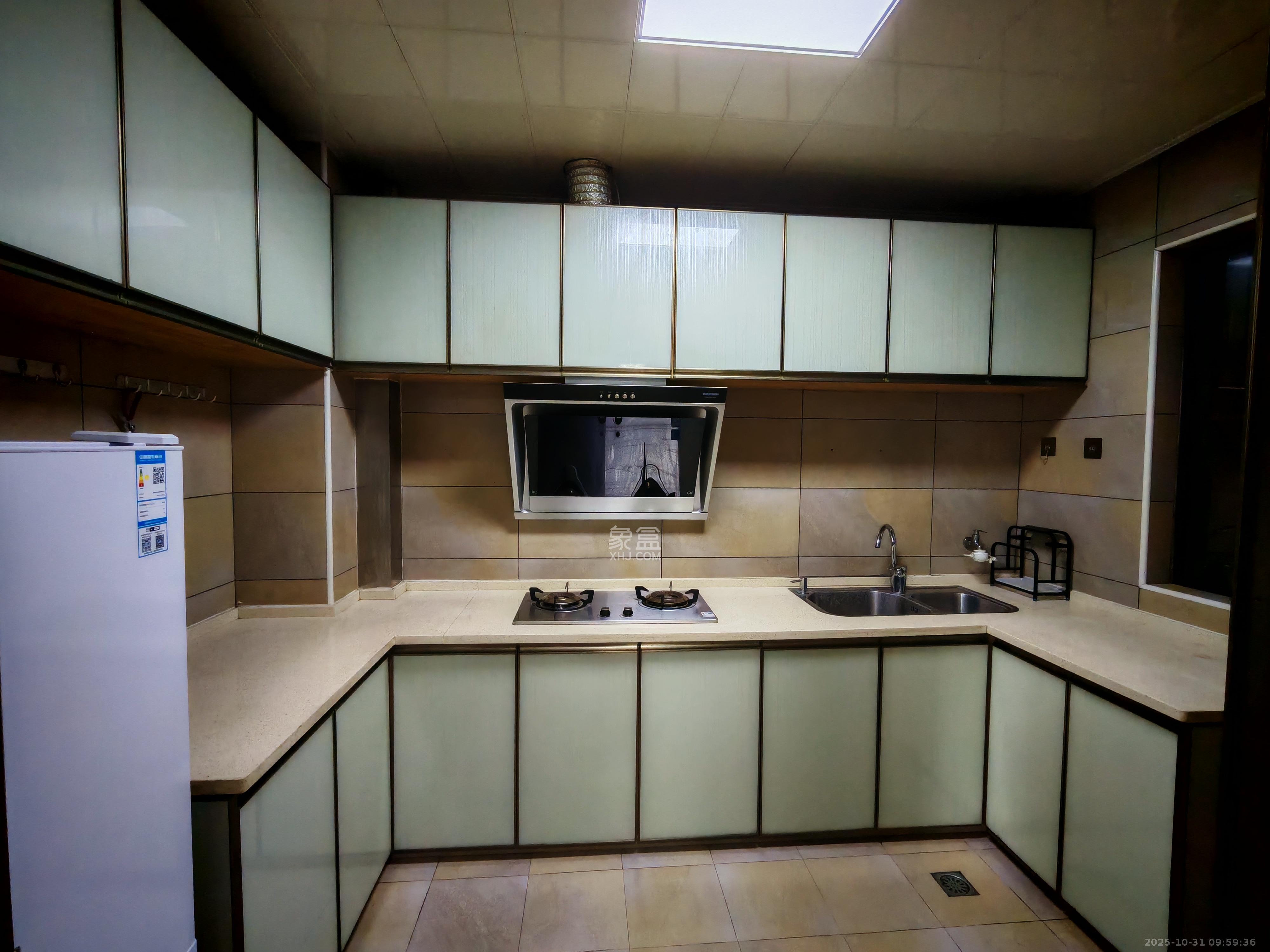 兴威帕克水岸  3室2厅2卫    2100.0元/月室内图