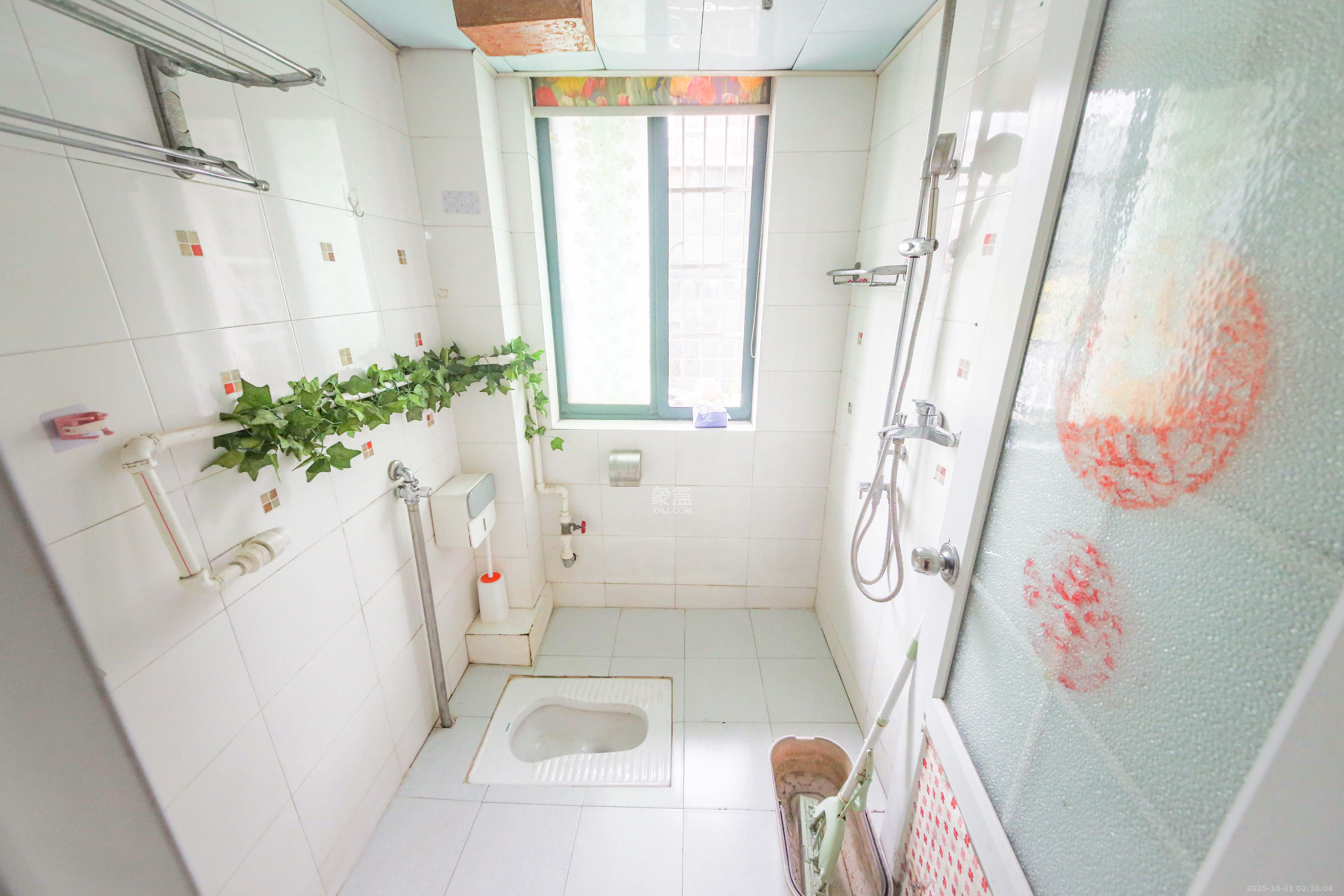 盛世康城 3室2厅1卫 76.0万 盛世康城 3室2厅1卫 76.0万卫生间