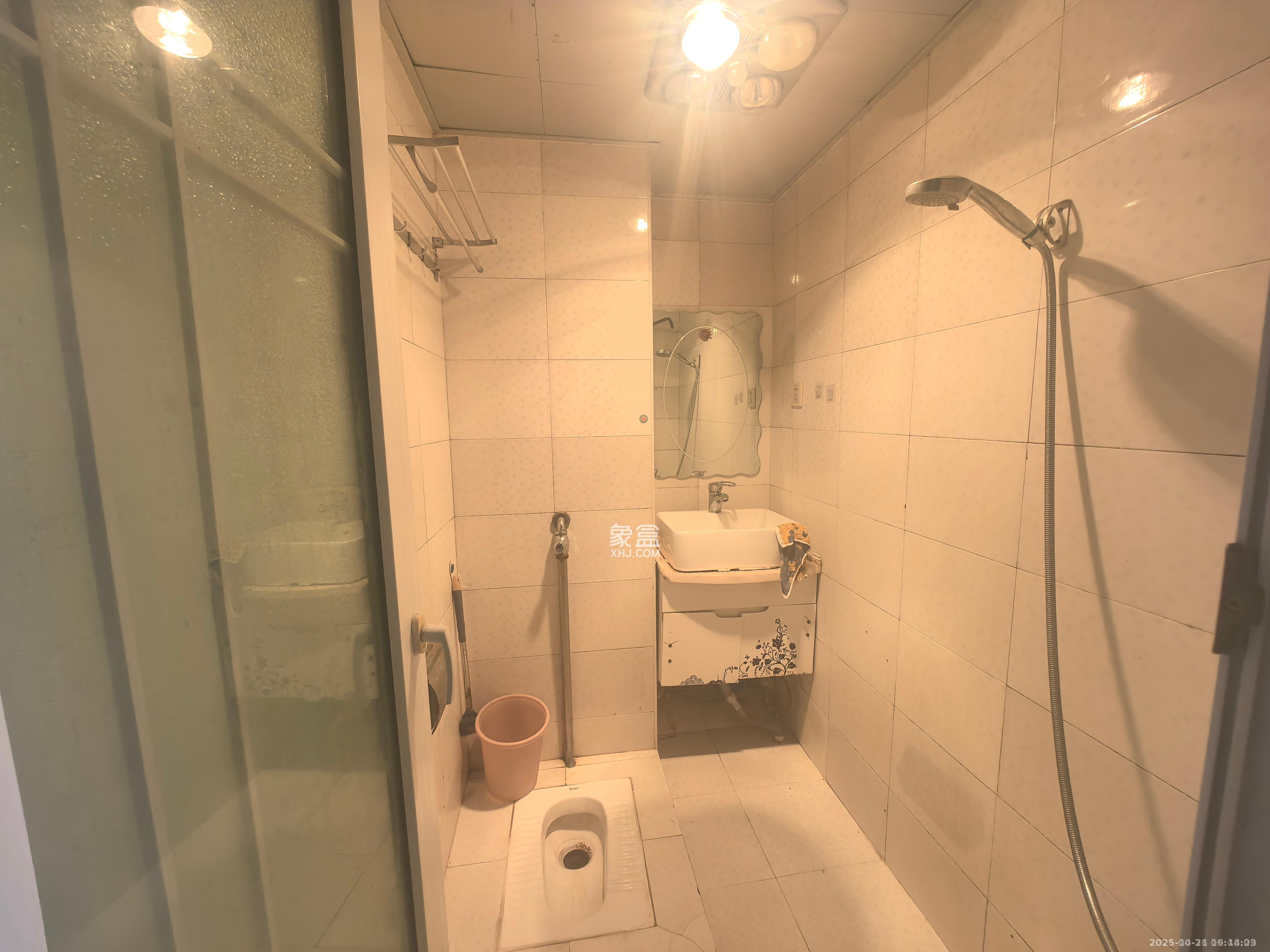 2076至高点 1室1厅1卫 1100.0元/月 2076至高点 1室1厅1卫 1100.0元/月室内图