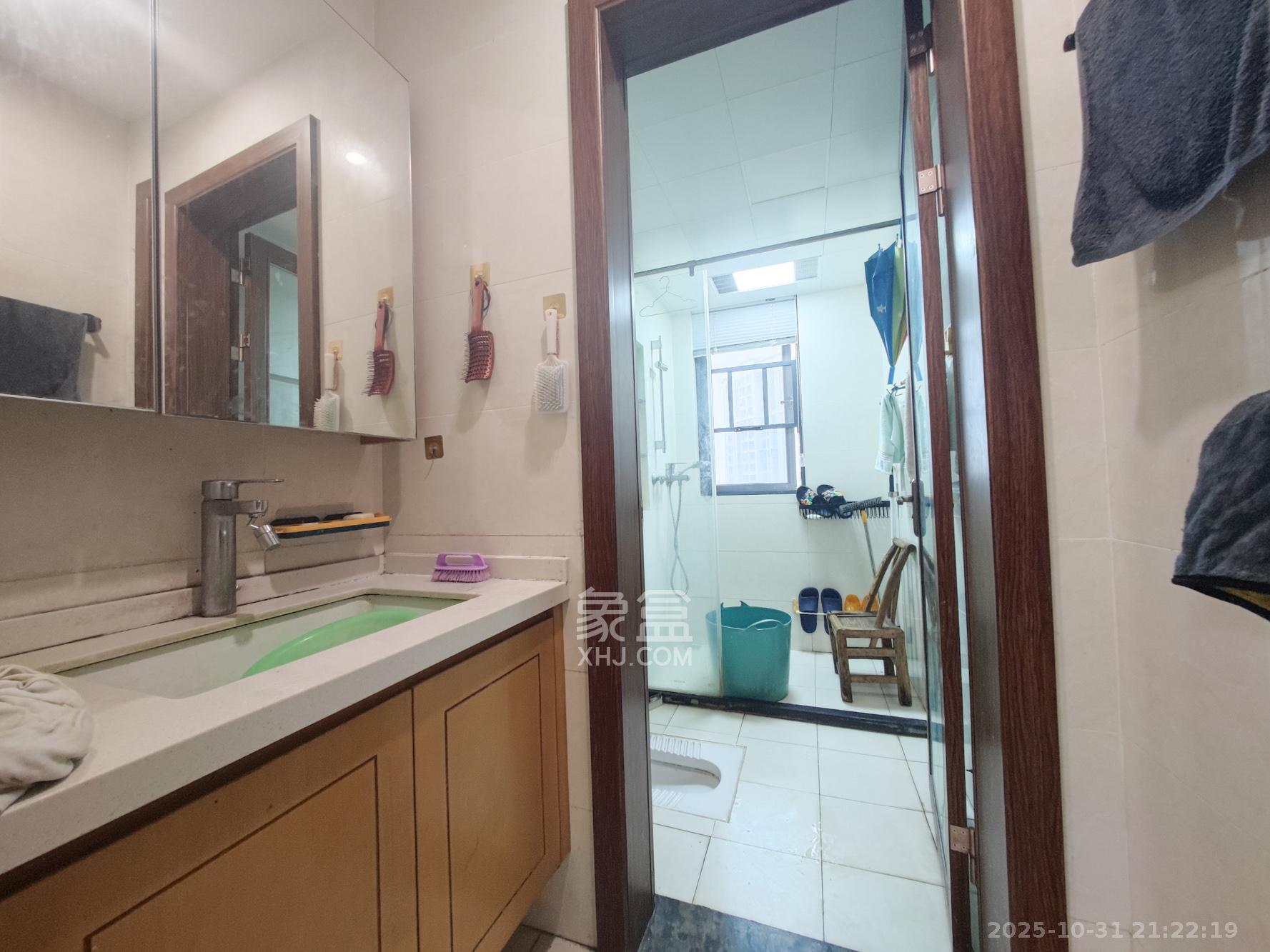 中建璟和城 4室2厅2卫 115.0万 中建璟和城 4室2厅2卫 115.0万卫生间