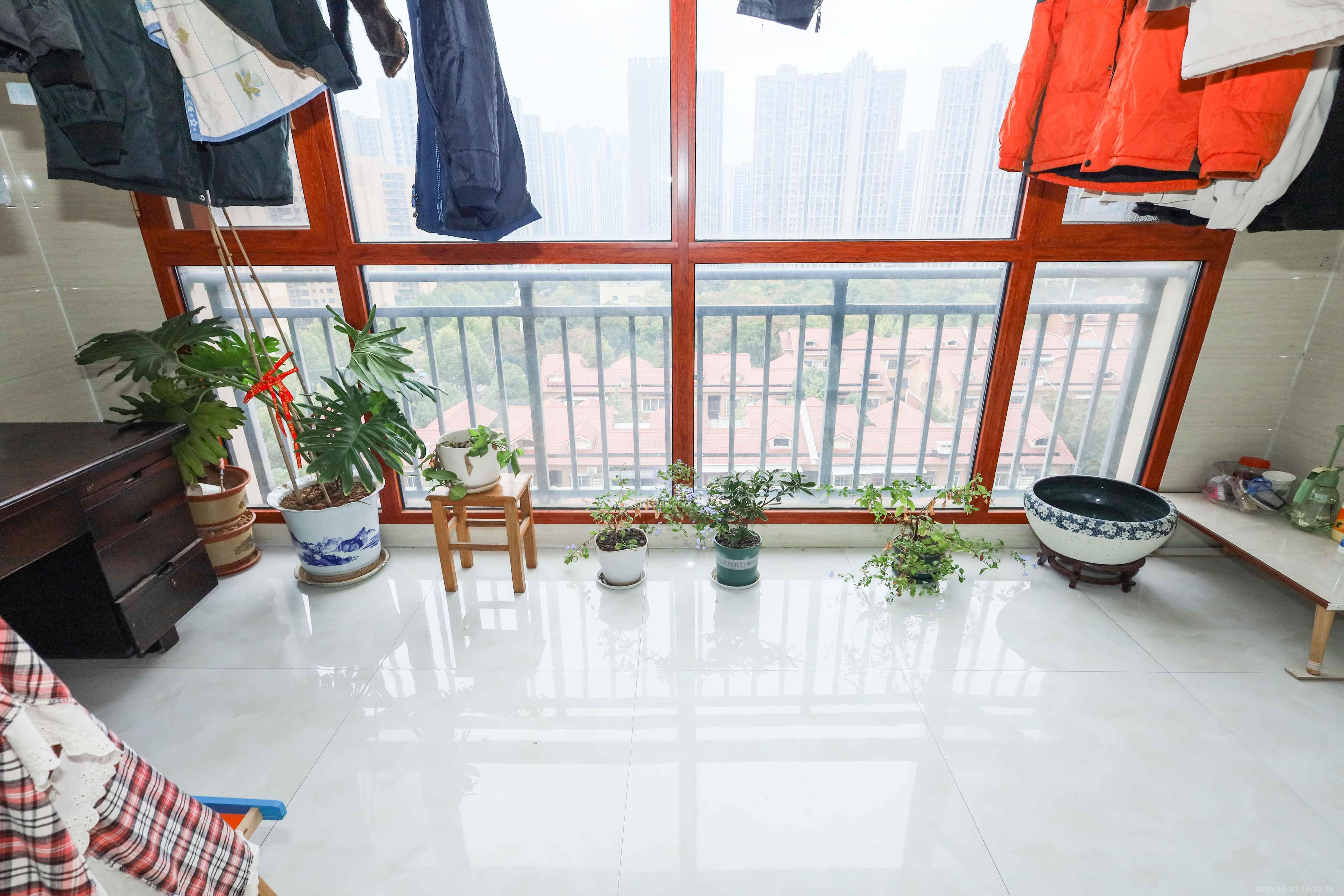 润芳园  4室2厅2卫    120.0万阳台