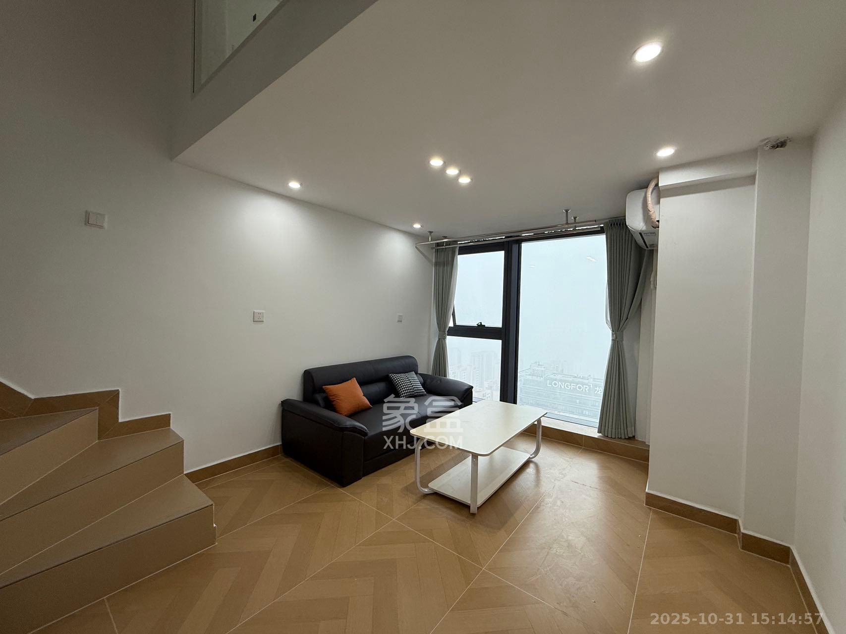 卓越中寰 2室1厅1卫 2500.0元/月 卓越中寰 2室1厅1卫 2500.0元/月室内图