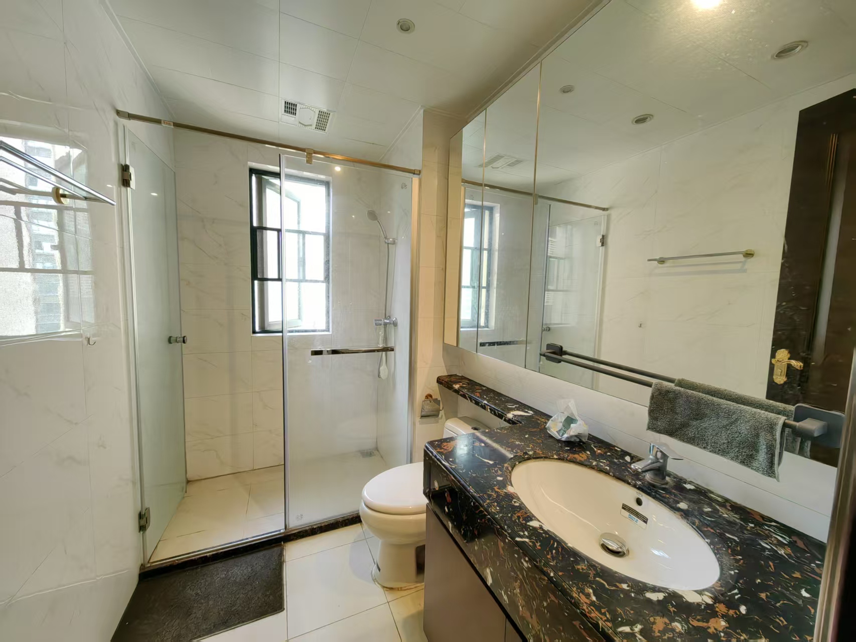 恒大绿洲  3室2厅2卫    2200.0元/月室内图