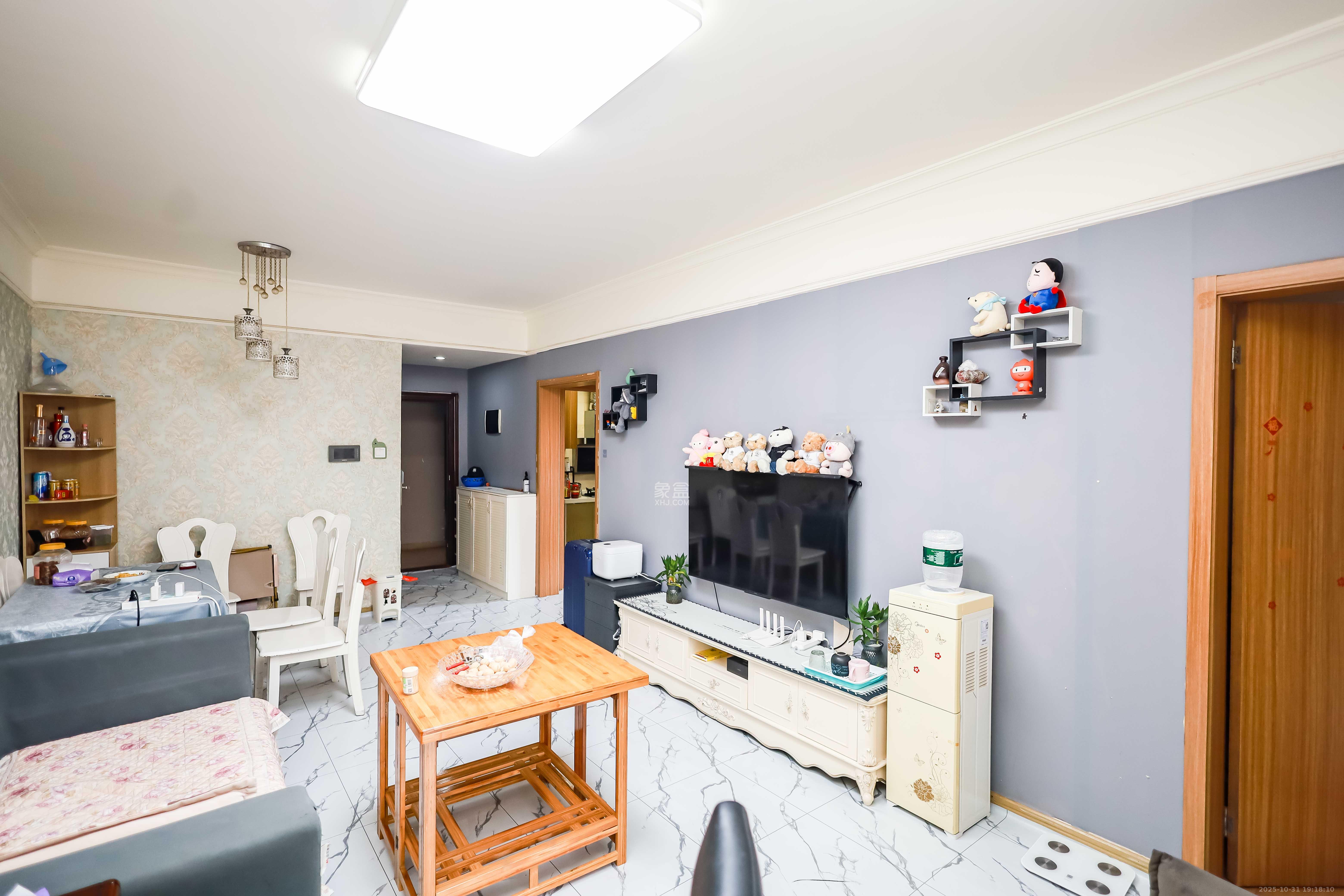 麓谷小镇  3室2厅1卫    60.0万 麓谷小镇  3室2厅1卫    60.0万客厅