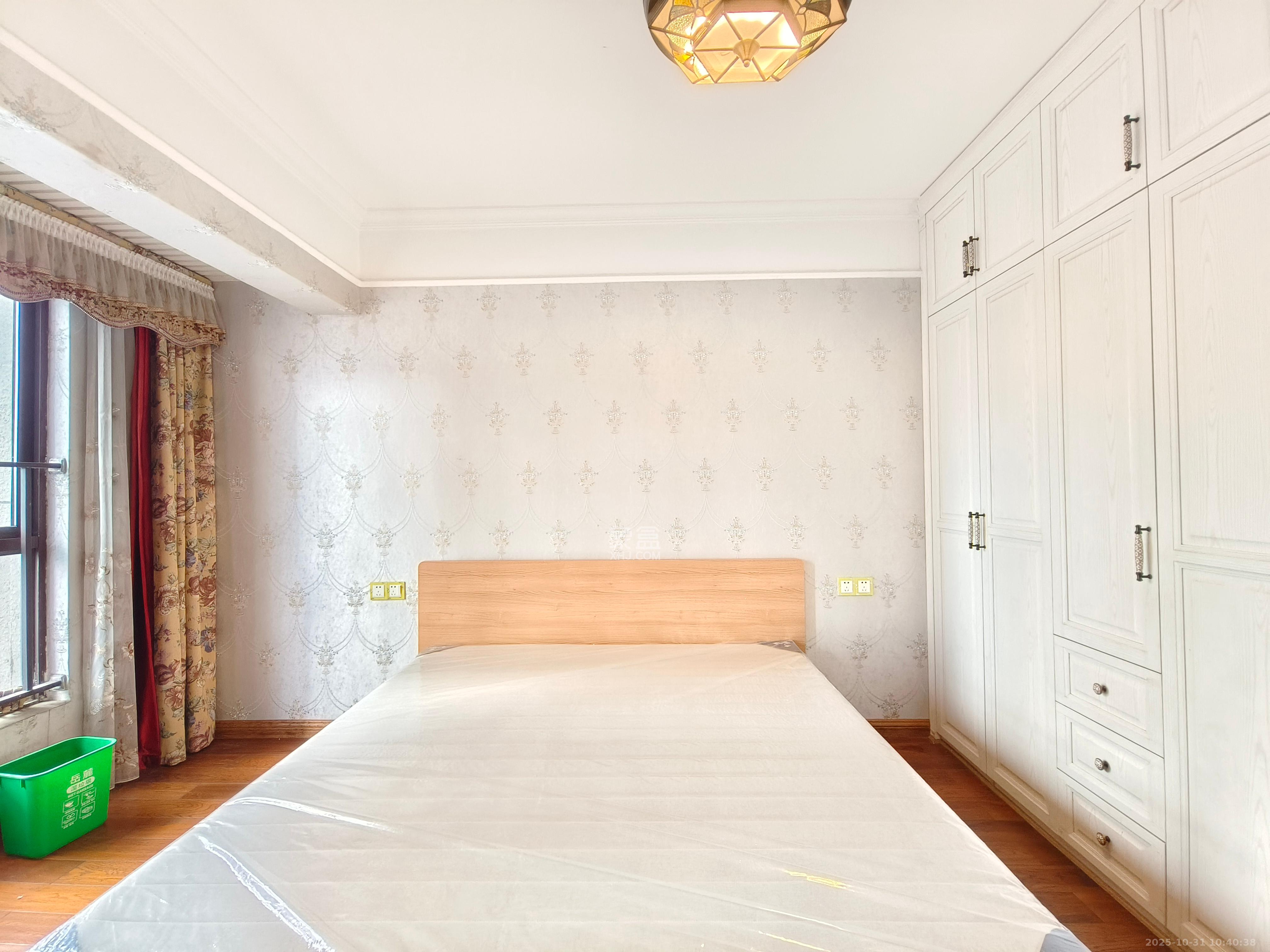 绿地中央广场  3室2厅1卫    3000.0元/月室内图