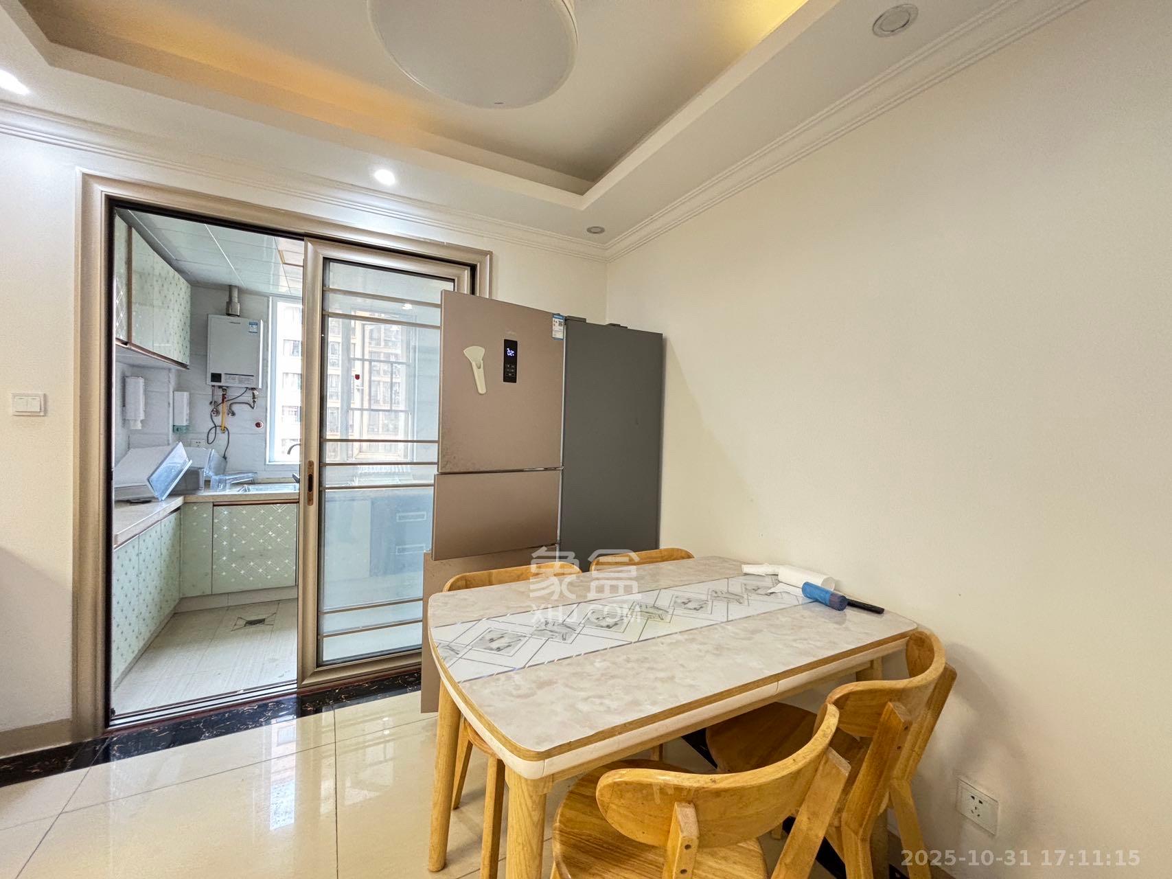 丽发新城  3室2厅2卫    2300.0元/月室内图