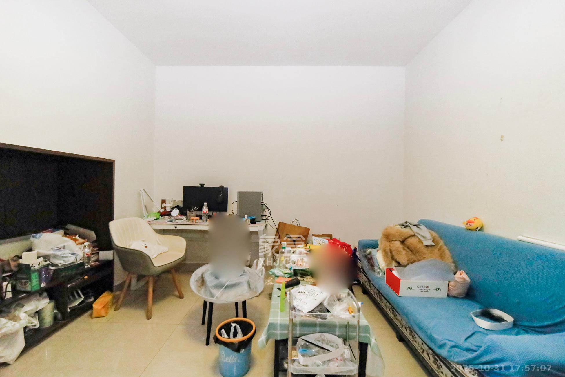 金信阳光在线  1室1厅1卫    25.0万客厅