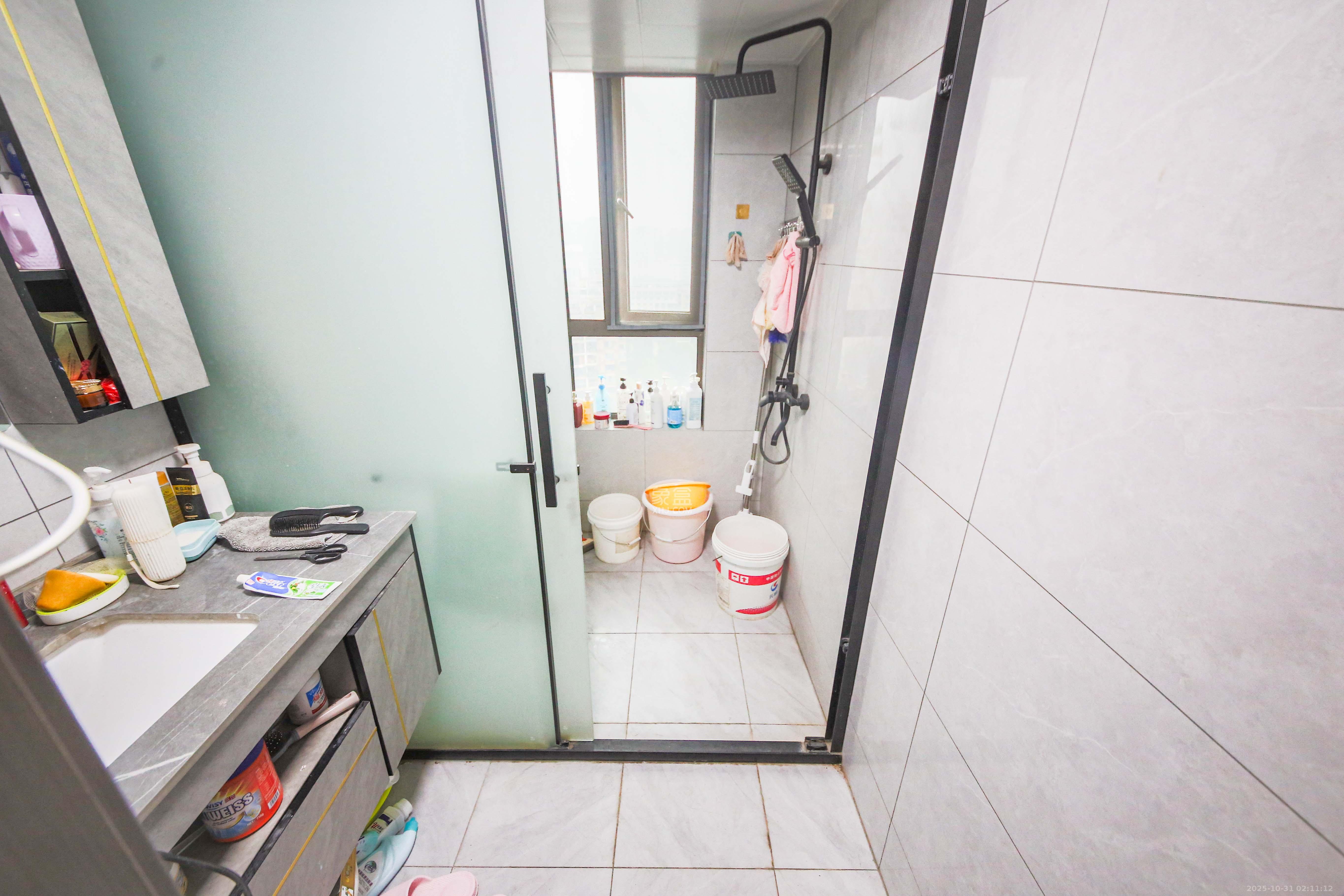 润屋美院 4室2厅2卫 140.0万 润屋美院 4室2厅2卫 140.0万卫生间