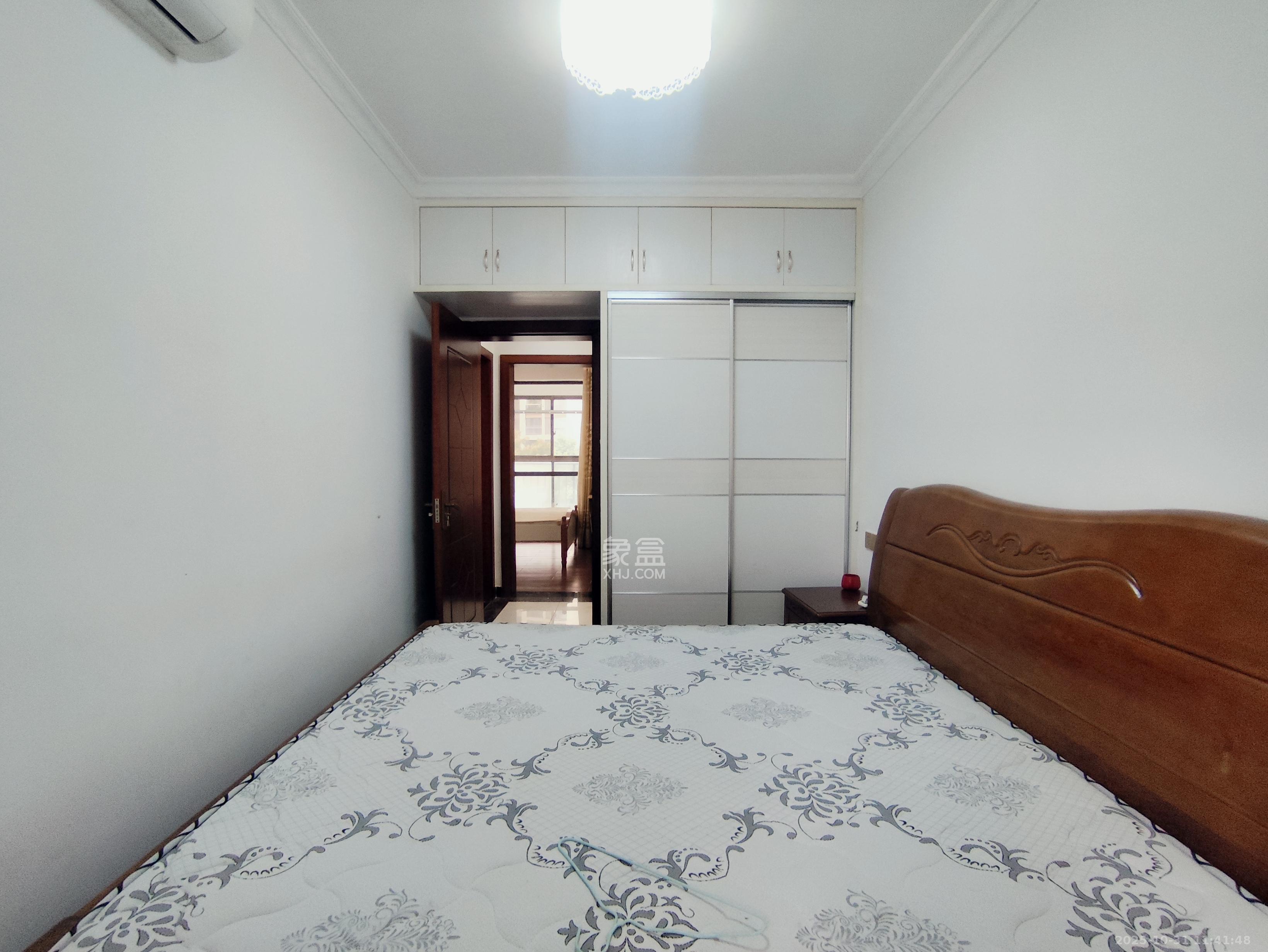 旭辉华庭  3室2厅2卫    2000.0元/月室内图