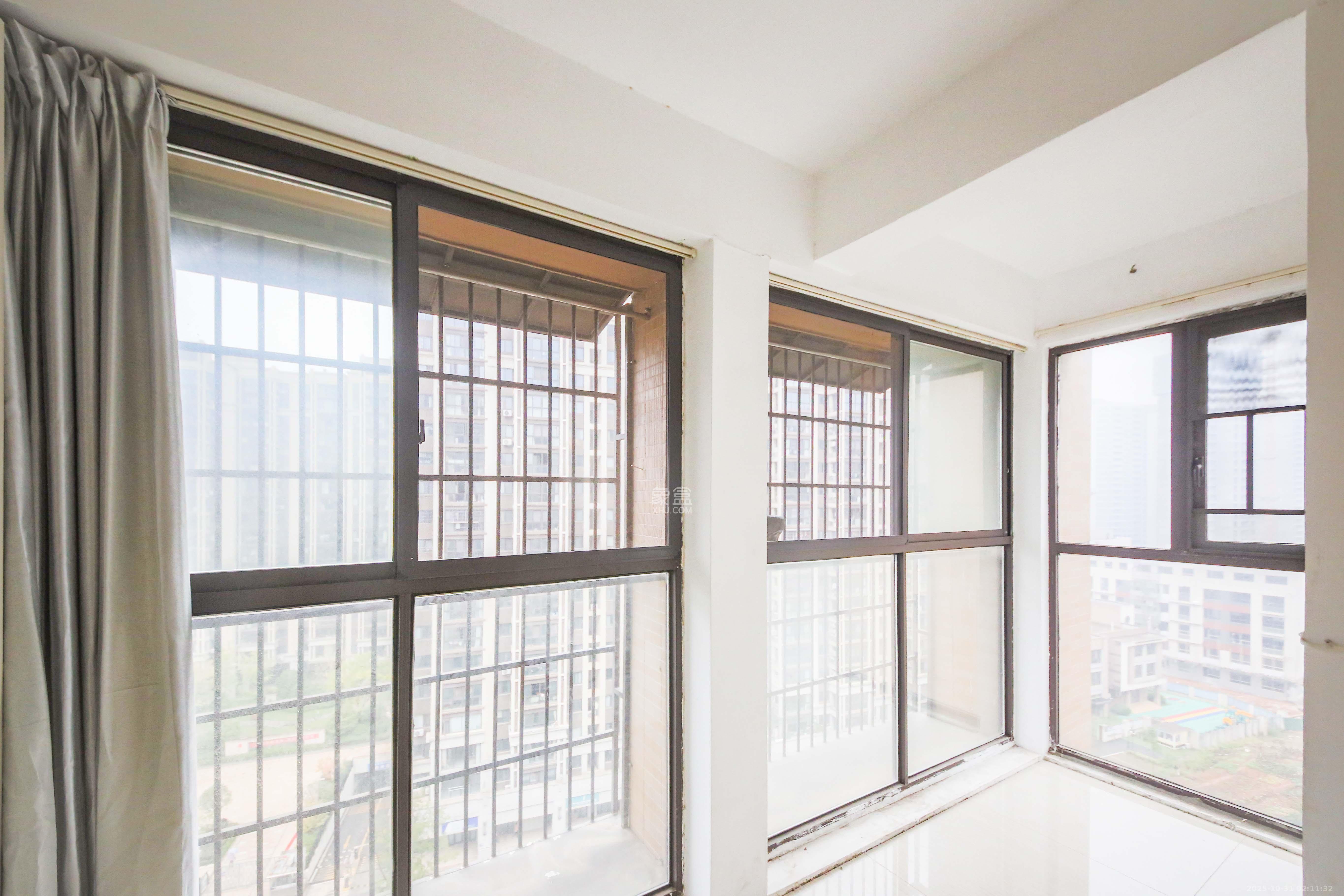 奥林匹克花园贡院三期 4室2厅2卫 118.0万 奥林匹克花园贡院三期 4室2厅2卫 118.0万阳台