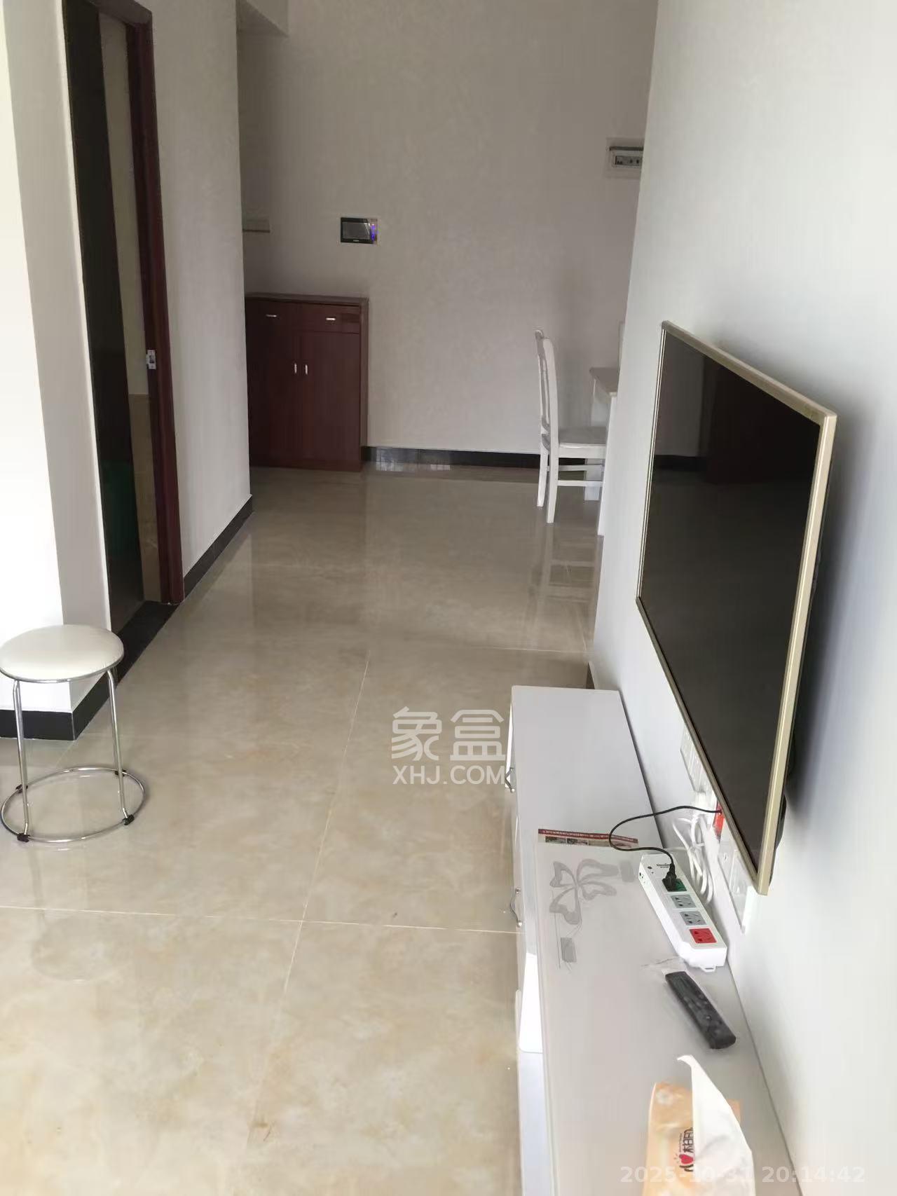 泰龙华府 3室2厅1卫 2500.0元/月 泰龙华府 3室2厅1卫 2500.0元/月室内图