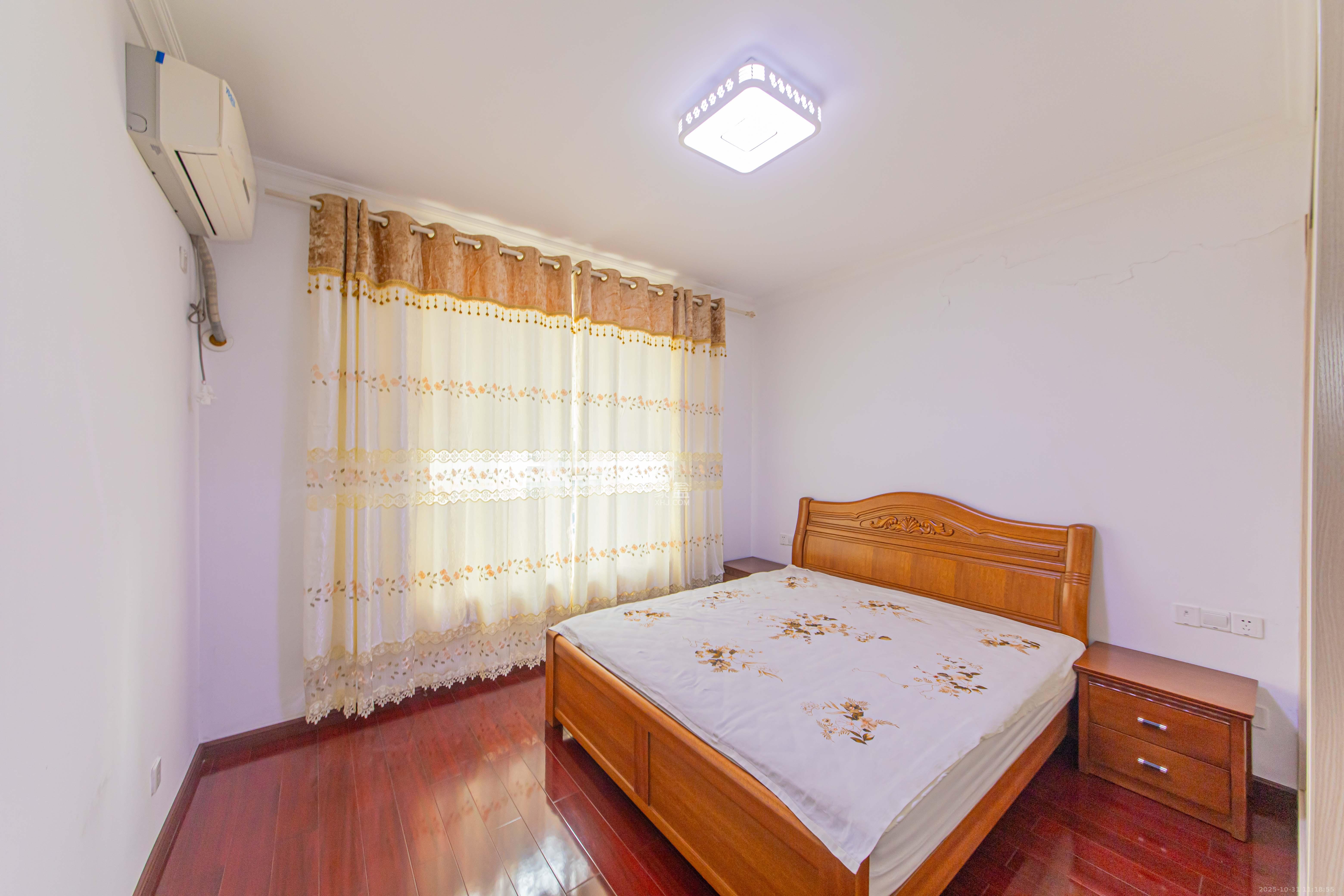 德泽苑  5室2厅2卫    108.0万卧室