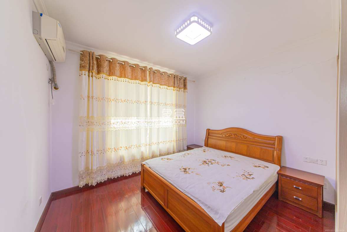 德泽苑 5室2厅2卫 108.0万 德泽苑 5室2厅2卫 108.0万卧室