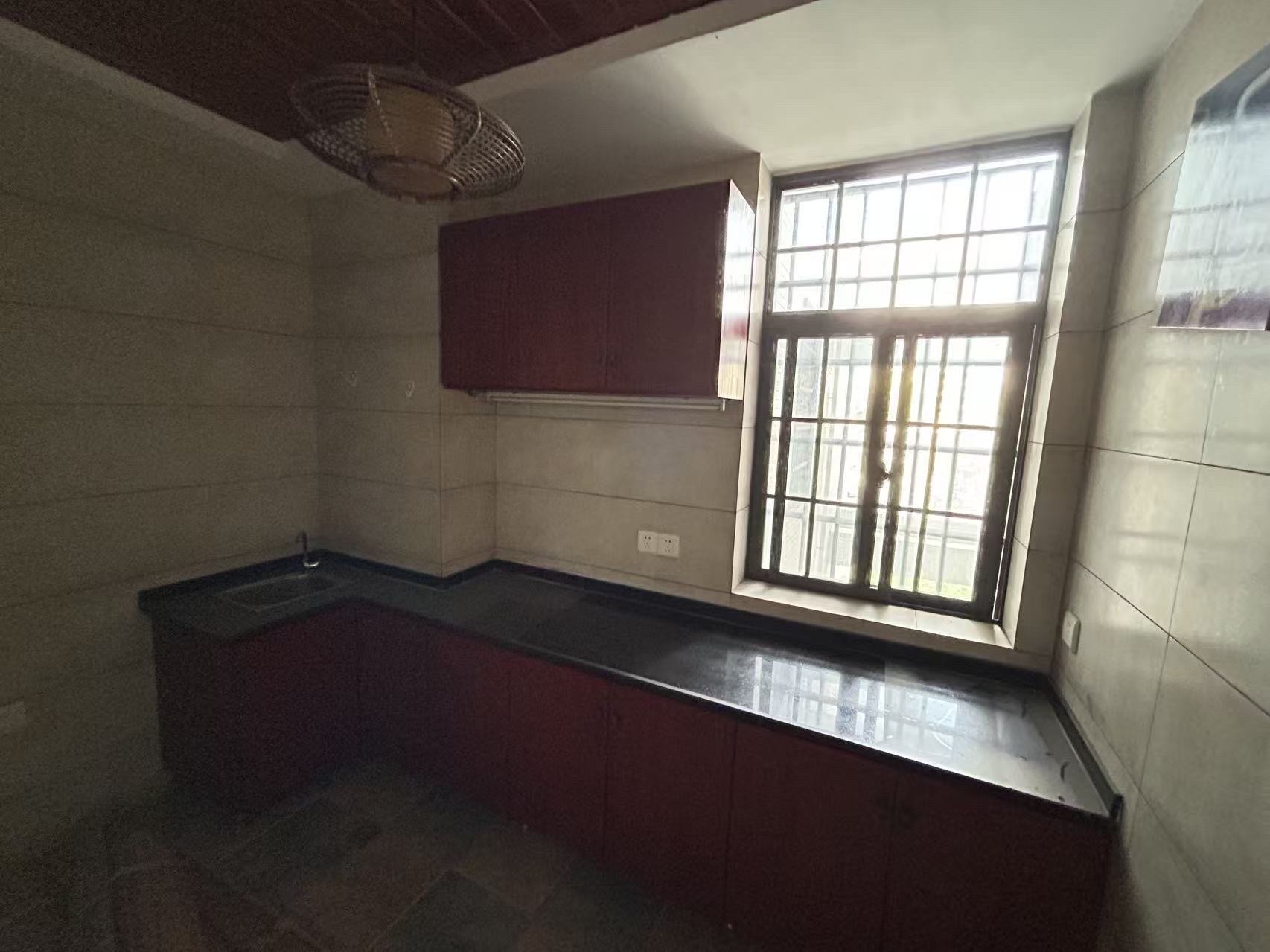 逸臣广场  1室1厅1卫    2600.0元/月室内图