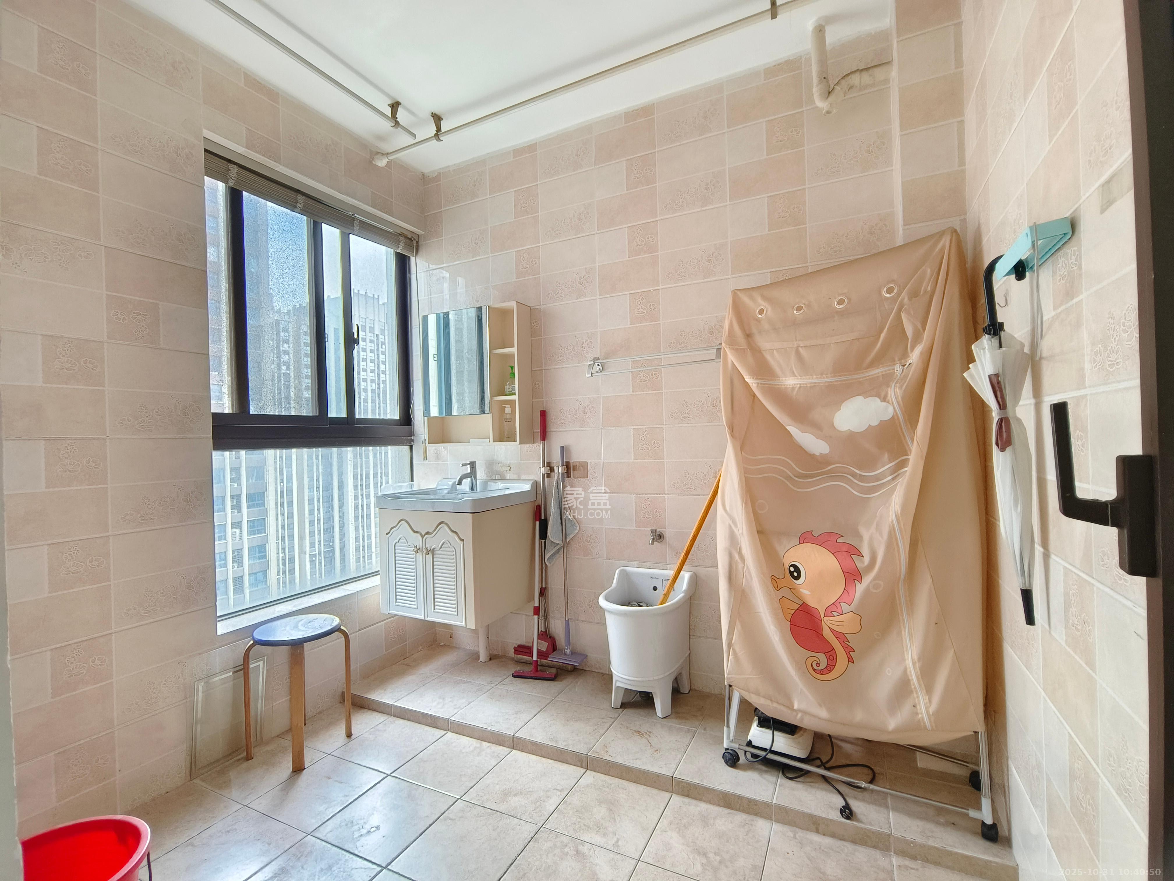 绿地中央广场  3室2厅1卫    3000.0元/月 绿地中央广场  3室2厅1卫    3000.0元/月室内图