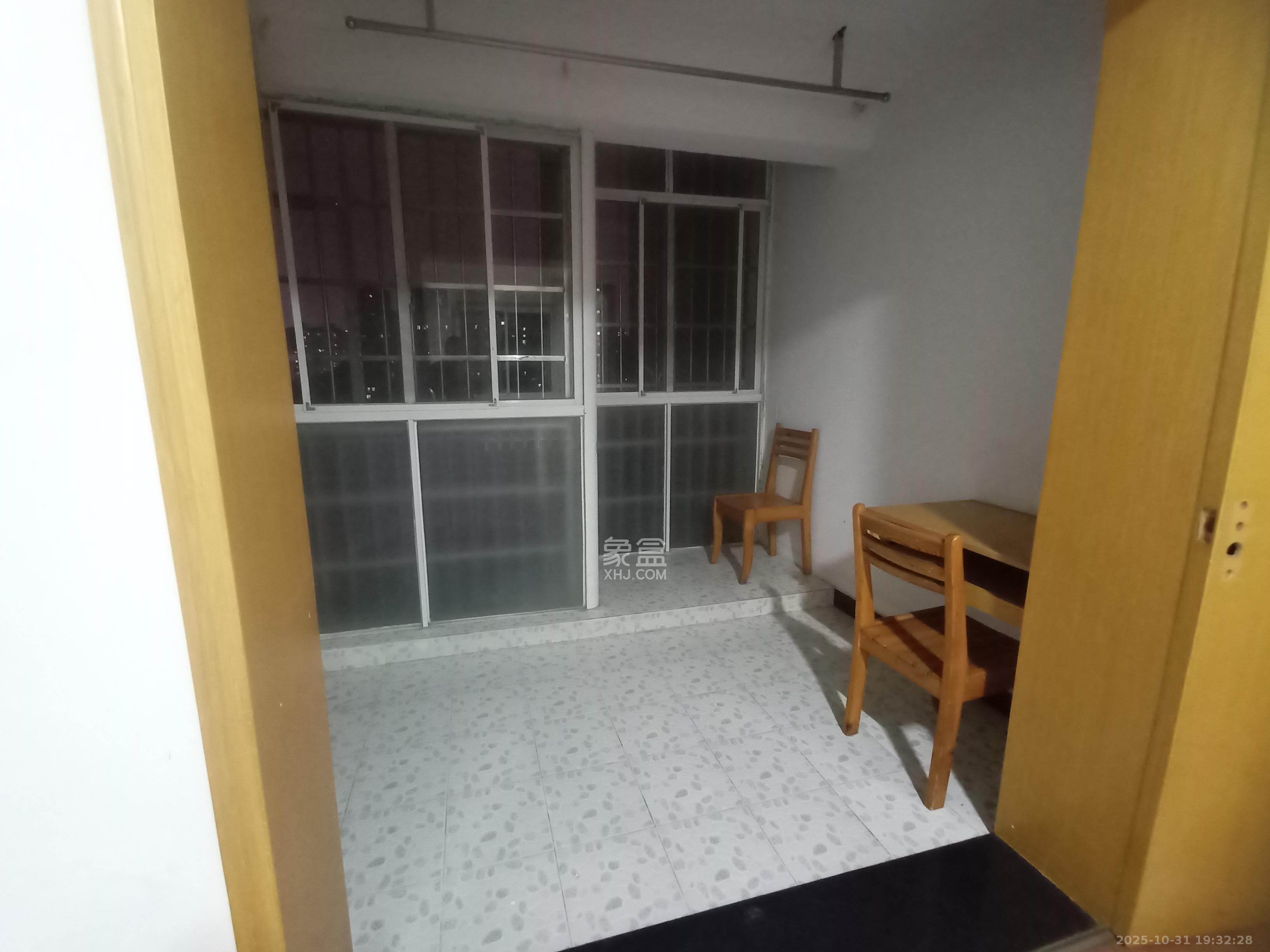 新诚小区 3室1厅1卫 1700.0元/月 新诚小区 3室1厅1卫 1700.0元/月室内图