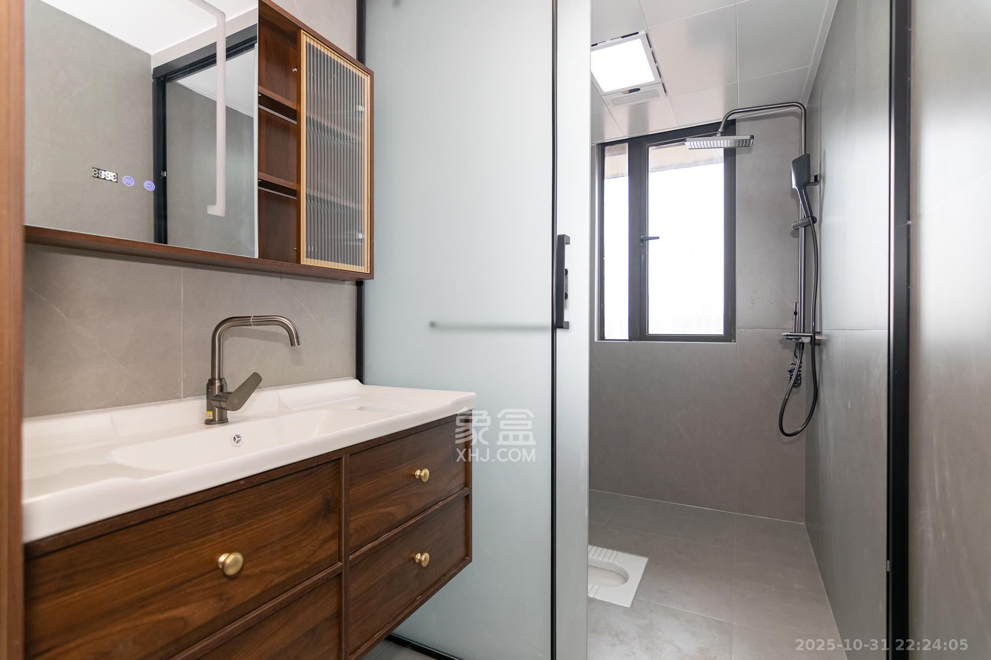 润和美郡（润和紫郡五期）  5室2厅2卫    135.0万卫生间