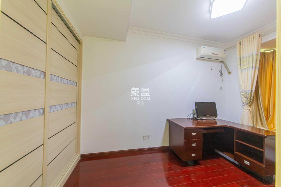 德泽苑 5室2厅2卫 108.0万 德泽苑 5室2厅2卫 108.0万卧室