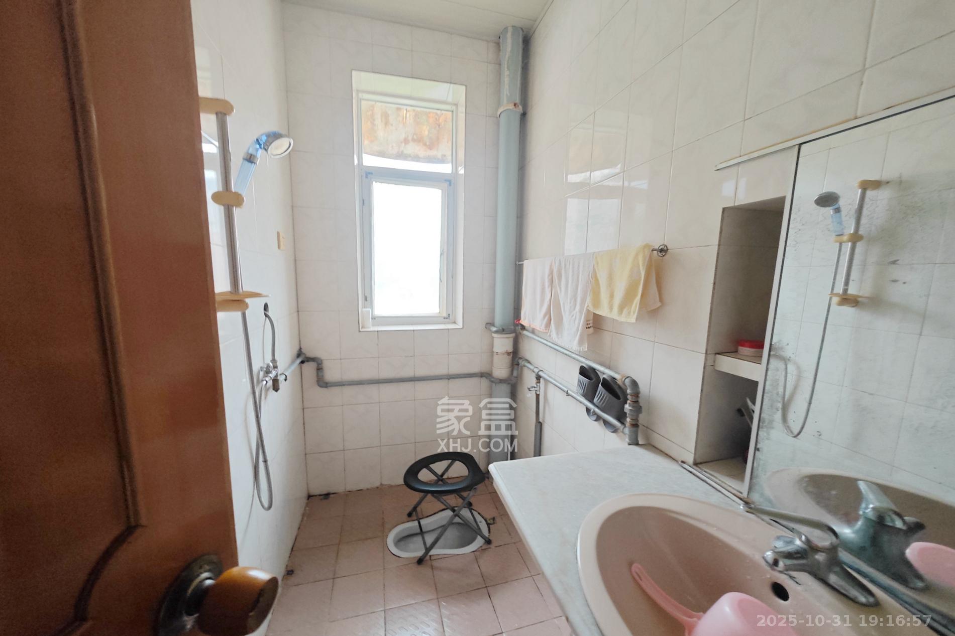 省医疗器械药品公司宿舍  3室2厅1卫    53.0万 省医疗器械药品公司宿舍  3室2厅1卫    53.0万其他