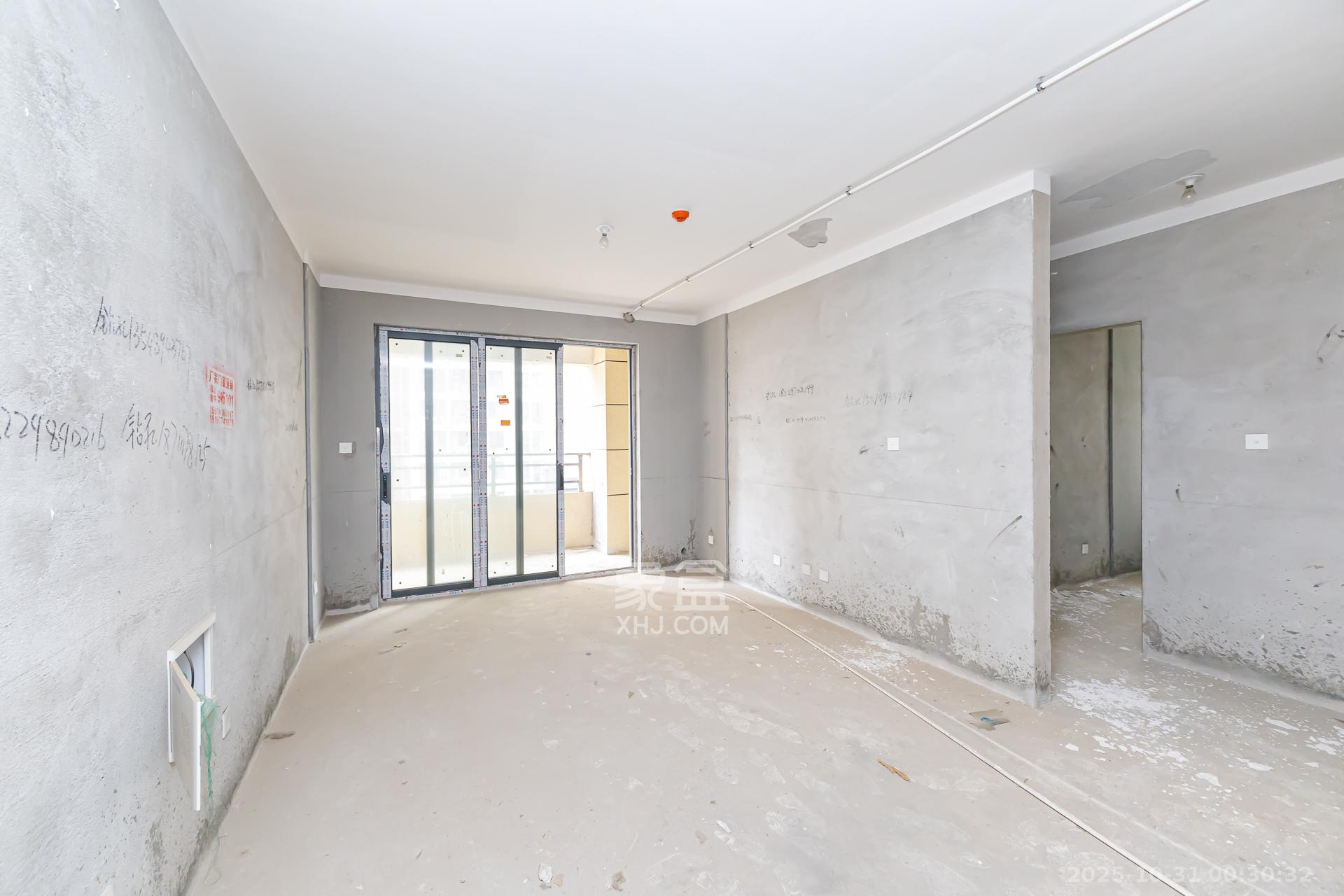 明发阅江悦府  3室2厅1卫    65.8万 明发阅江悦府  3室2厅1卫    65.8万客厅