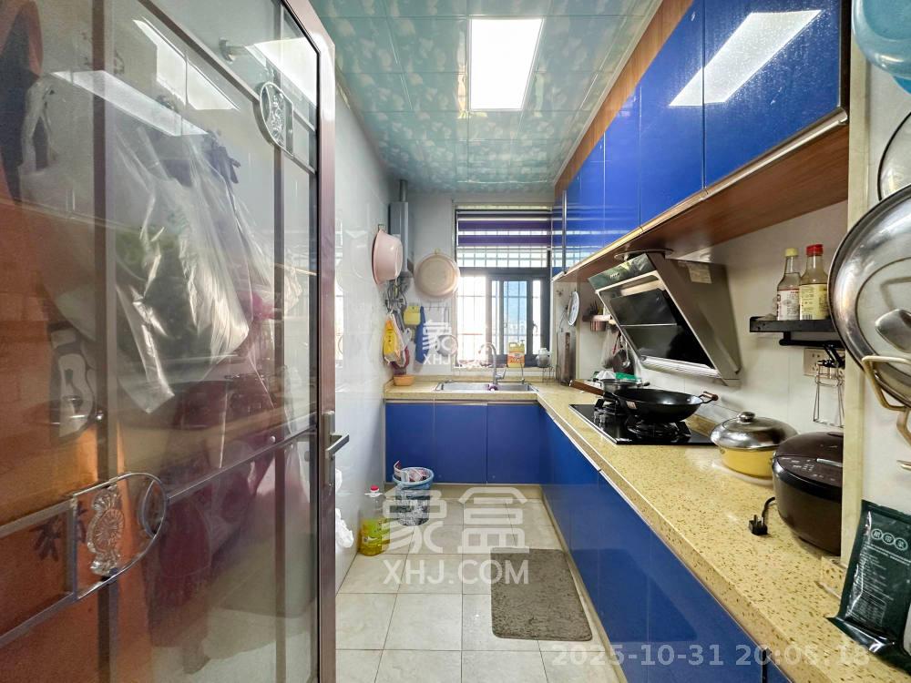 水岸天际（一期、二期）  6室2厅2卫    6500.0元/月室内图