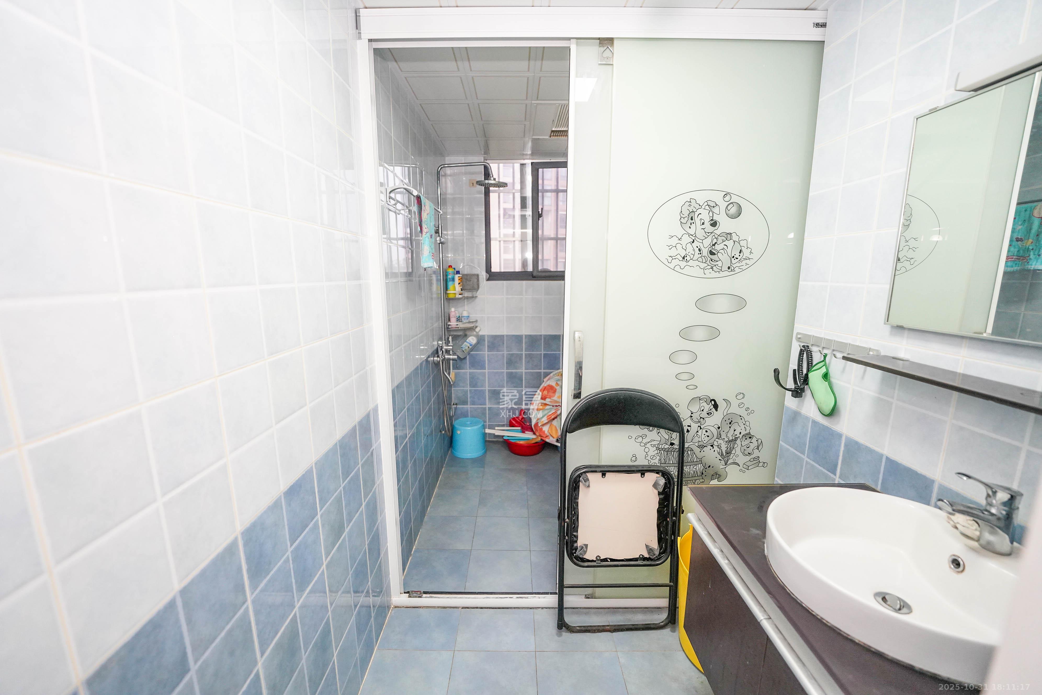 黑金时代广场 4室2厅2卫 98.0万 黑金时代广场 4室2厅2卫 98.0万卫生间