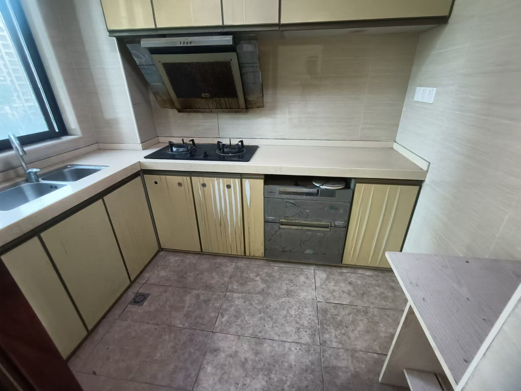 江畔人家  3室2厅2卫    2800.0元/月 江畔人家  3室2厅2卫    2800.0元/月室内图