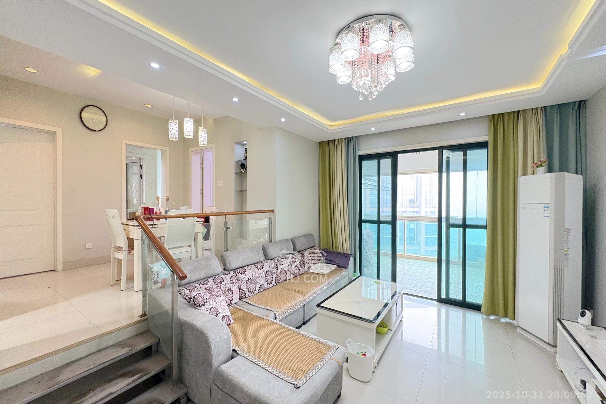 王府花园  3室2厅2卫    138.0万客厅