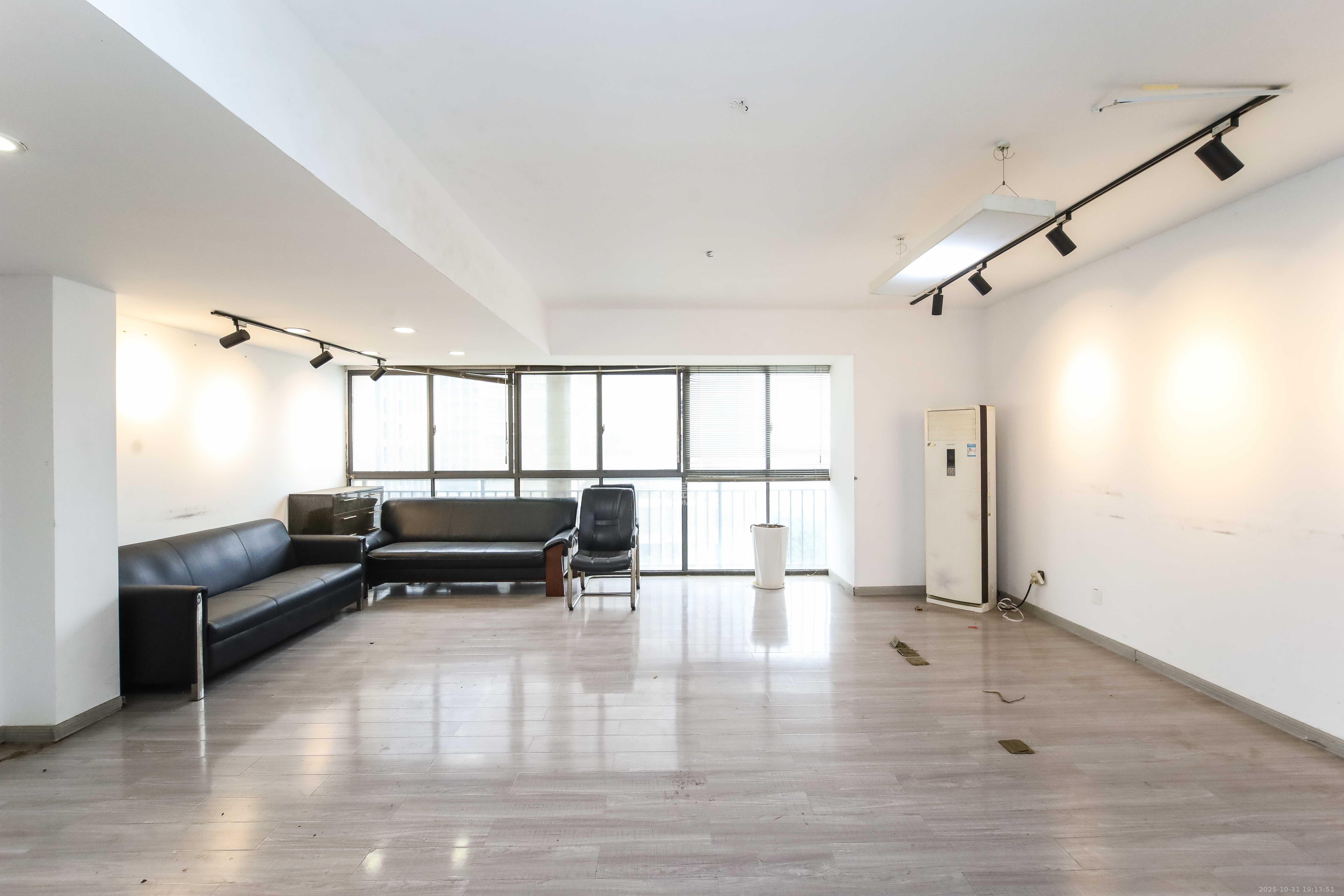 东方芙蓉  4室2厅1卫    116.0万