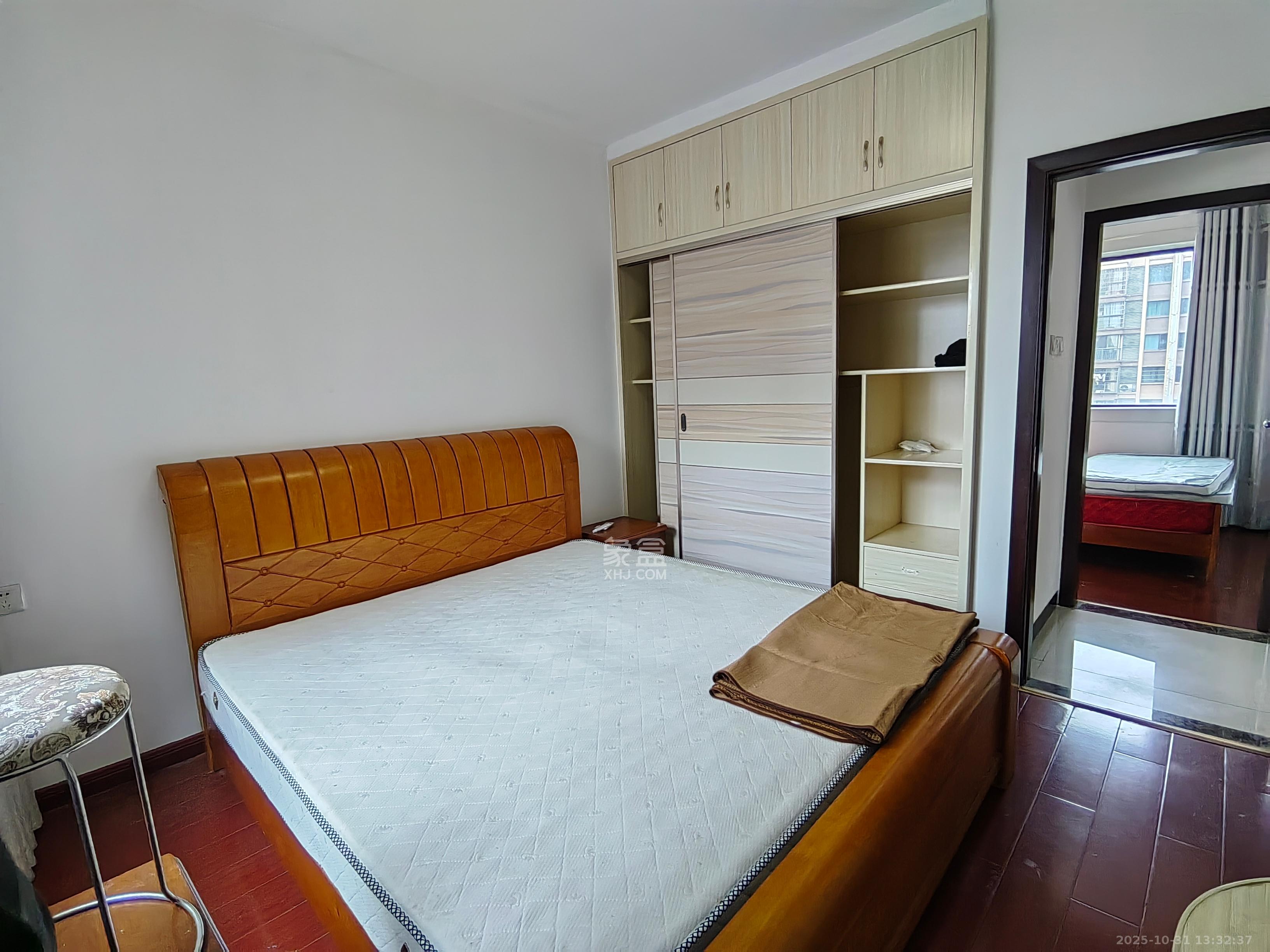 盛地春天里  3室2厅1卫    1350.0元/月 盛地春天里  3室2厅1卫    1350.0元/月室内图