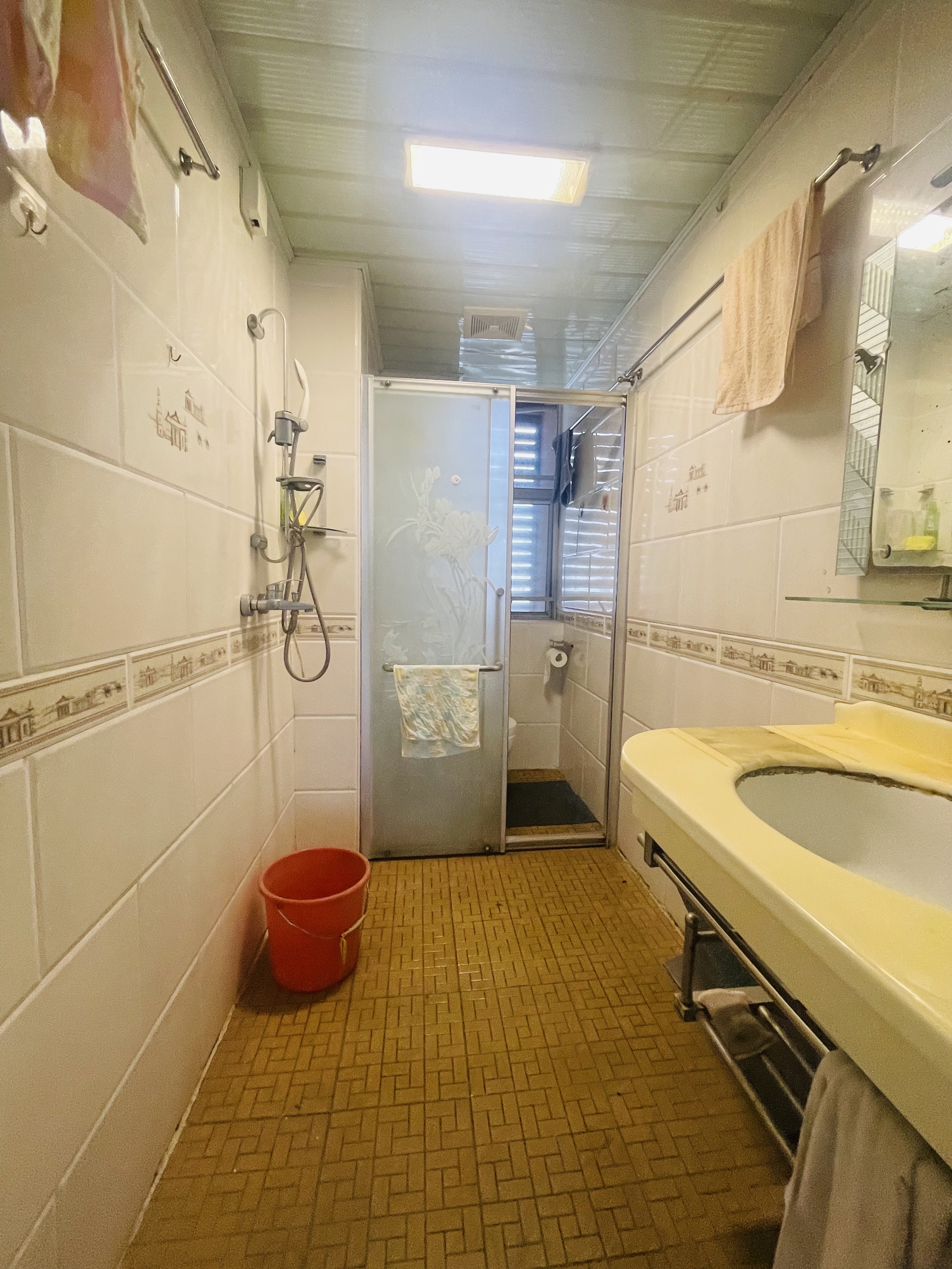 利亨花园  3室2厅2卫    185.0万 利亨花园  3室2厅2卫    185.0万客厅