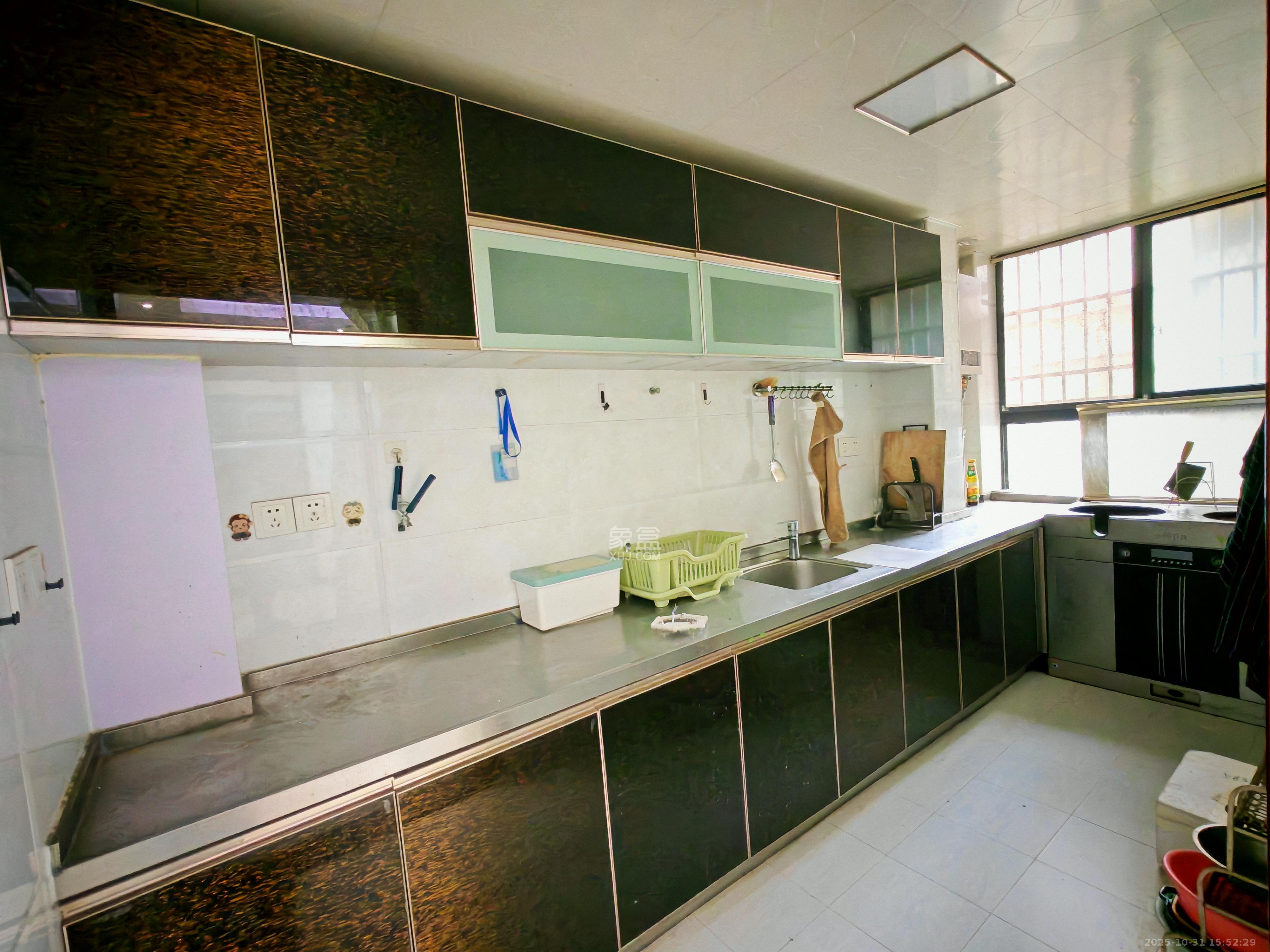 秀峰景园（领秀峰）  3室2厅2卫    1700.0元/月室内图