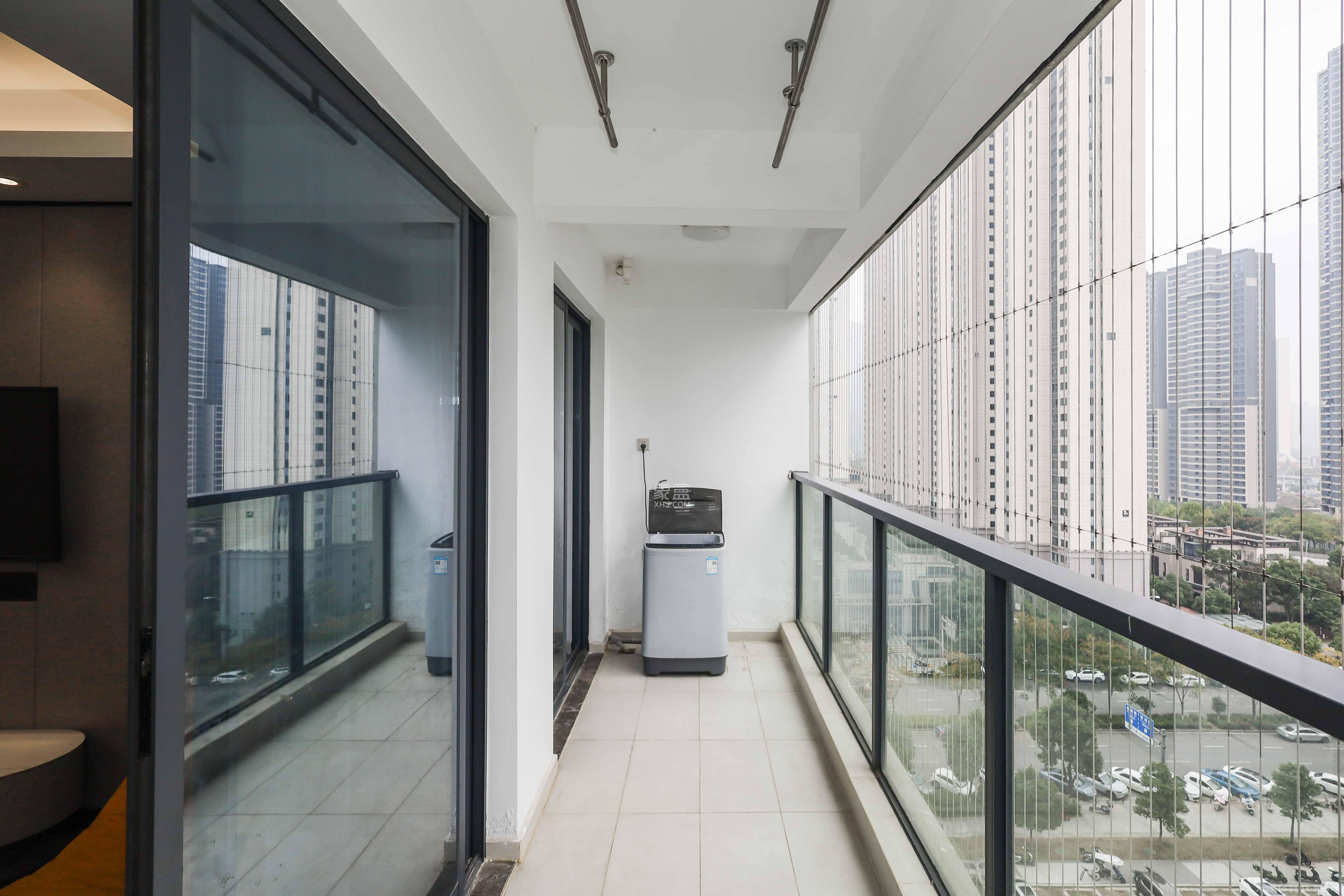 中国铁建湘语梅溪  3室2厅2卫    128.8万阳台