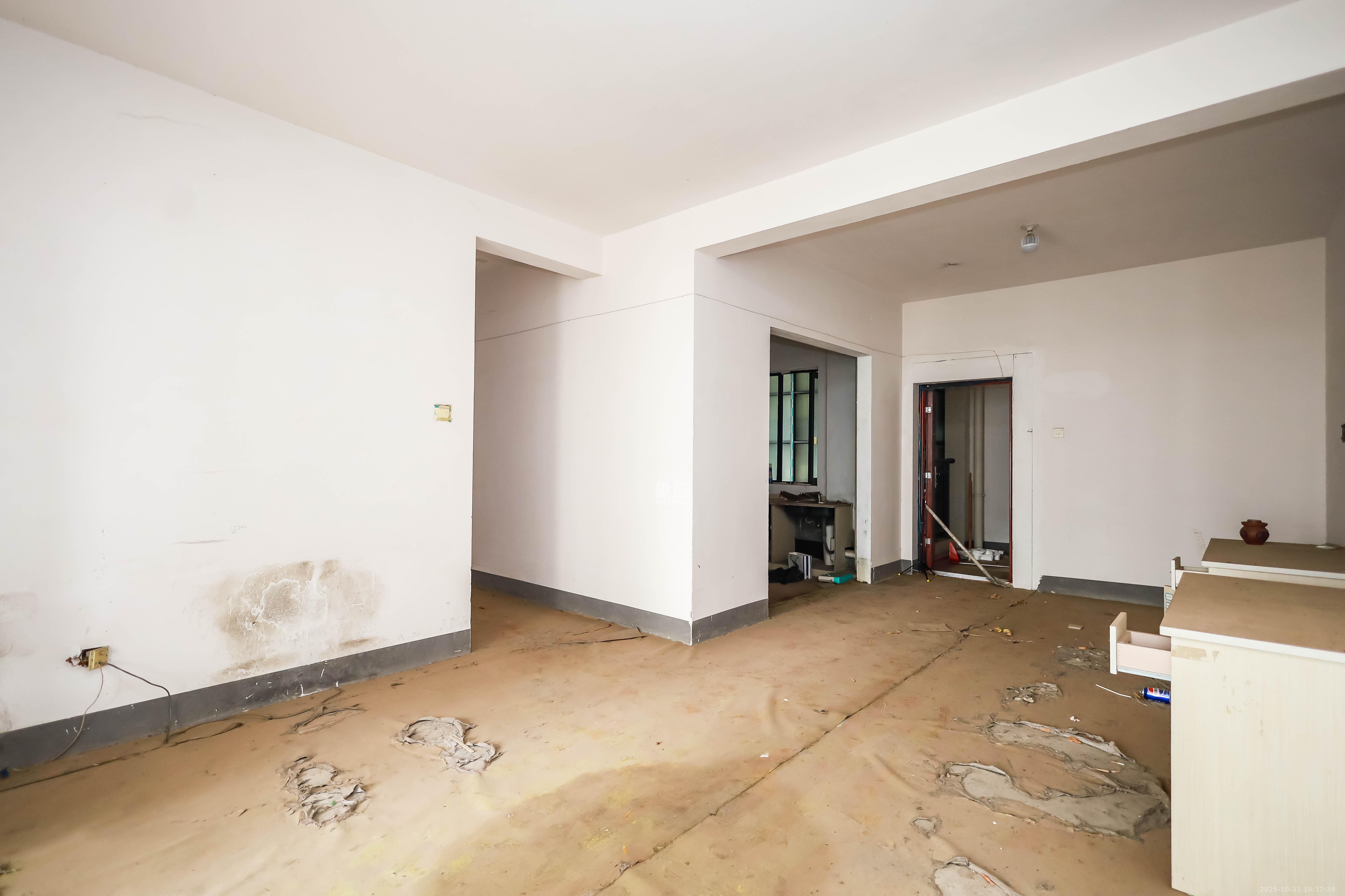 莱茵城 3室2厅1卫 88.0万 莱茵城 3室2厅1卫 88.0万客厅