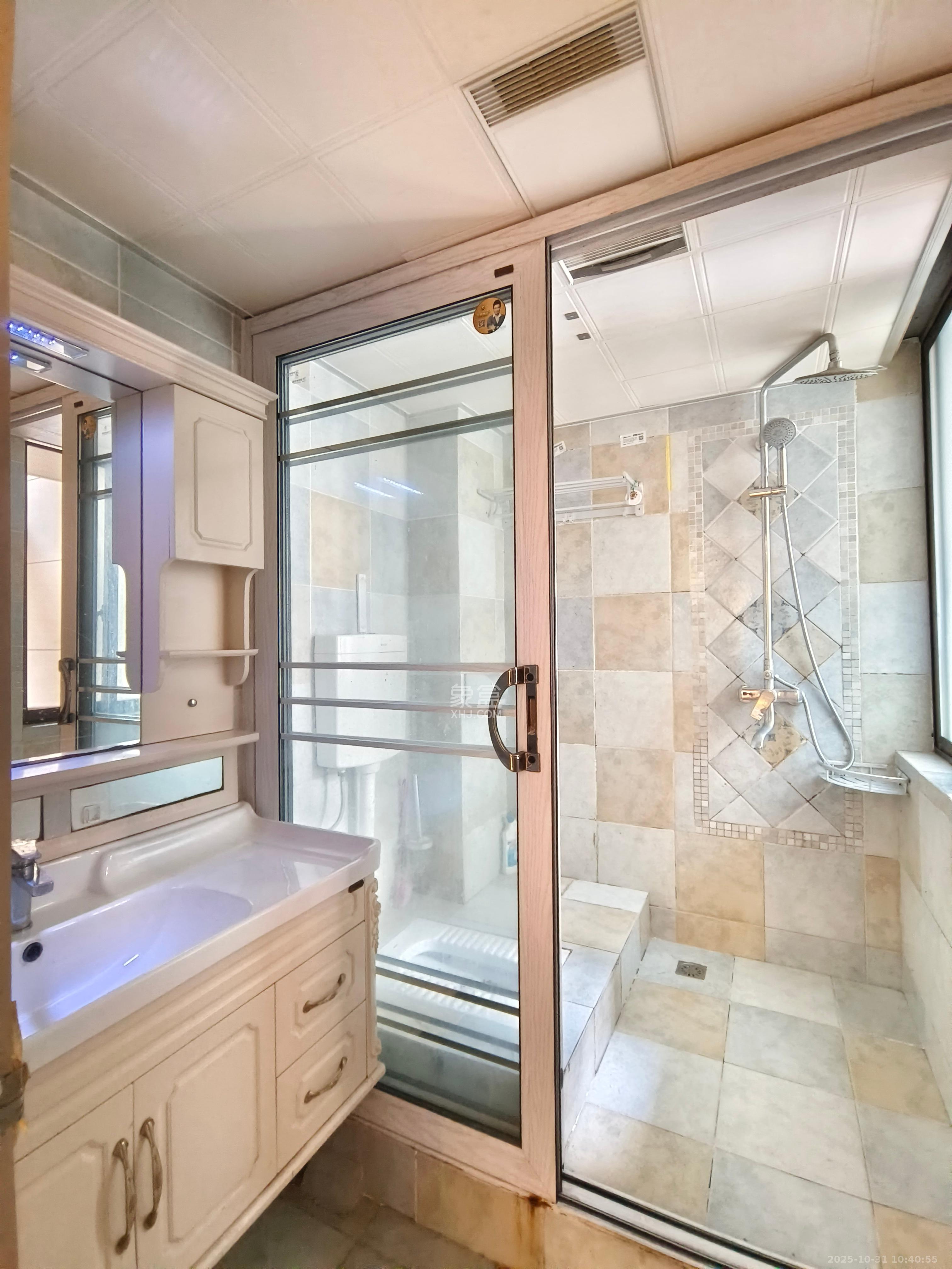 绿地中央广场  3室2厅1卫    3000.0元/月室内图