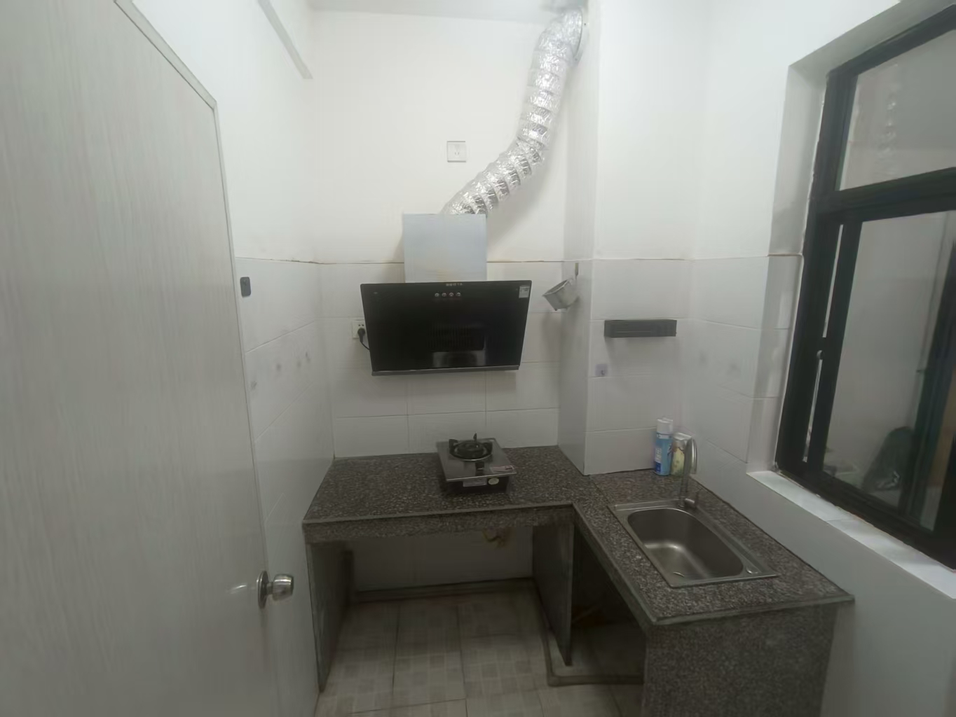 盛贤景都  1室0厅0卫    2000.0元/月 盛贤景都  1室0厅0卫    2000.0元/月室内图