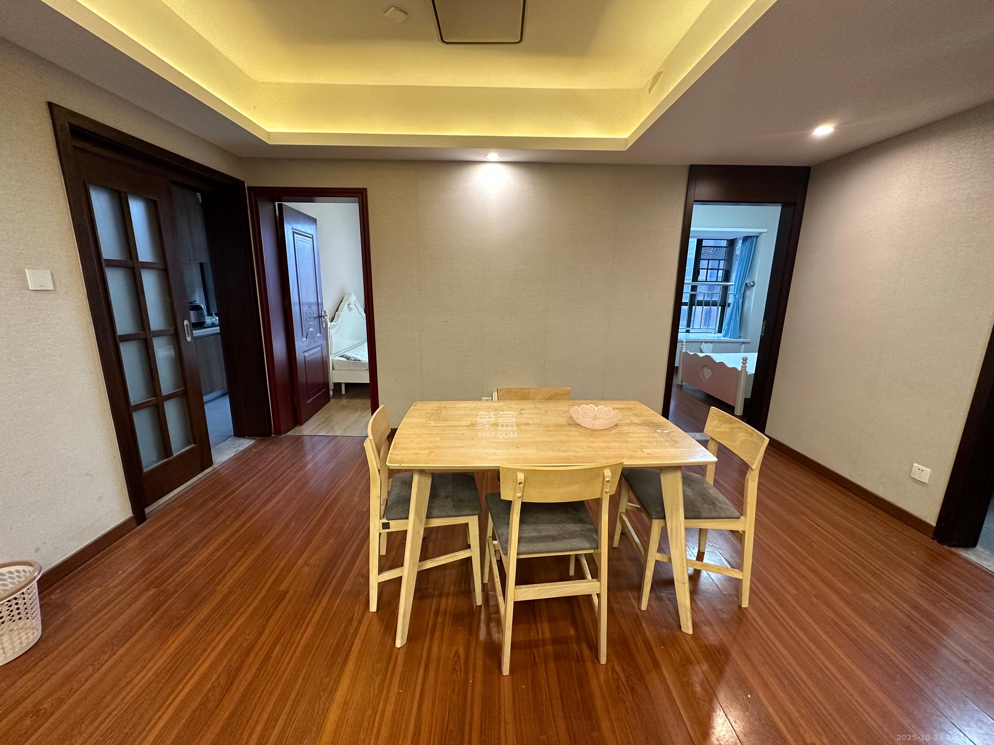 荣泰广场 3室2厅2卫 2500.0元/月 荣泰广场 3室2厅2卫 2500.0元/月室内图