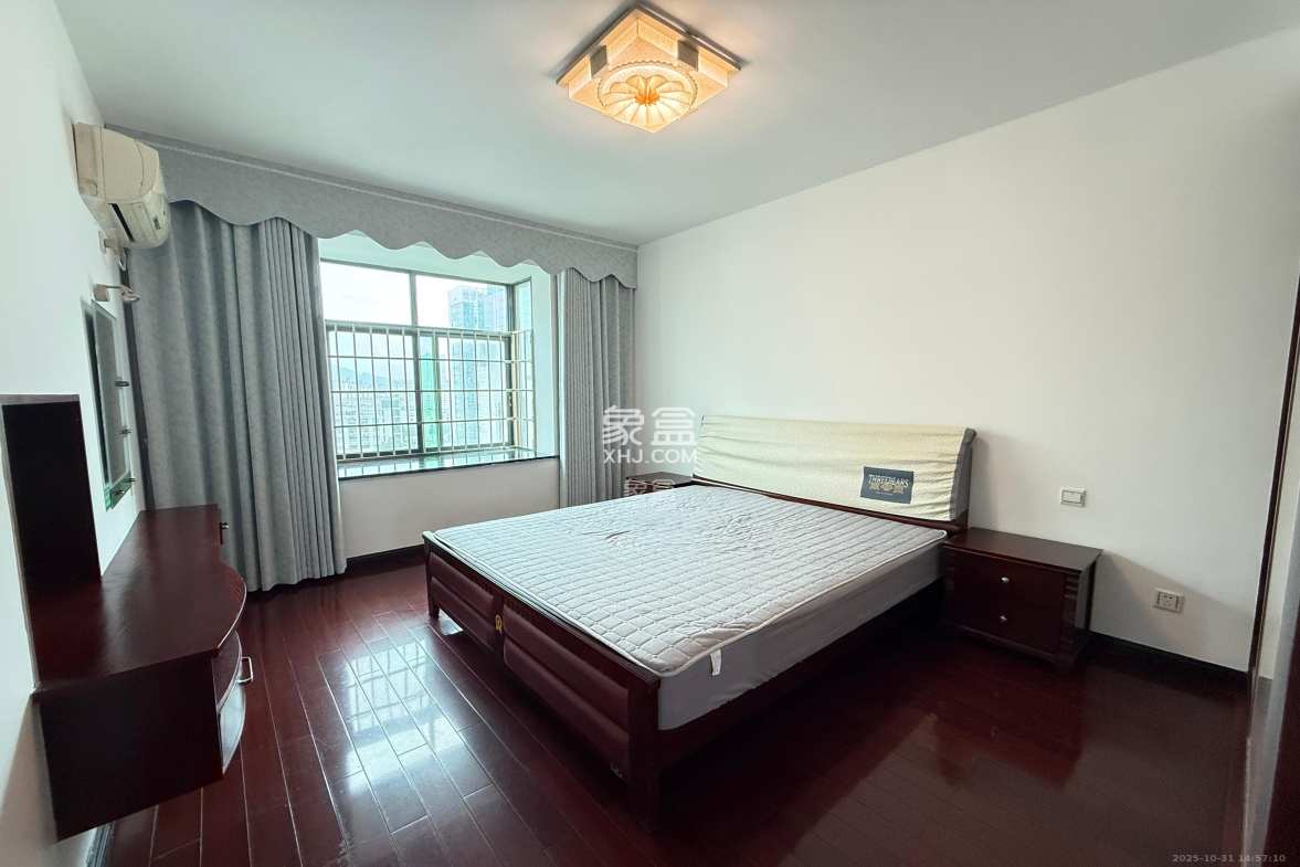 天峰名苑 3室2厅2卫 2800.0元/月 天峰名苑 3室2厅2卫 2800.0元/月室内图