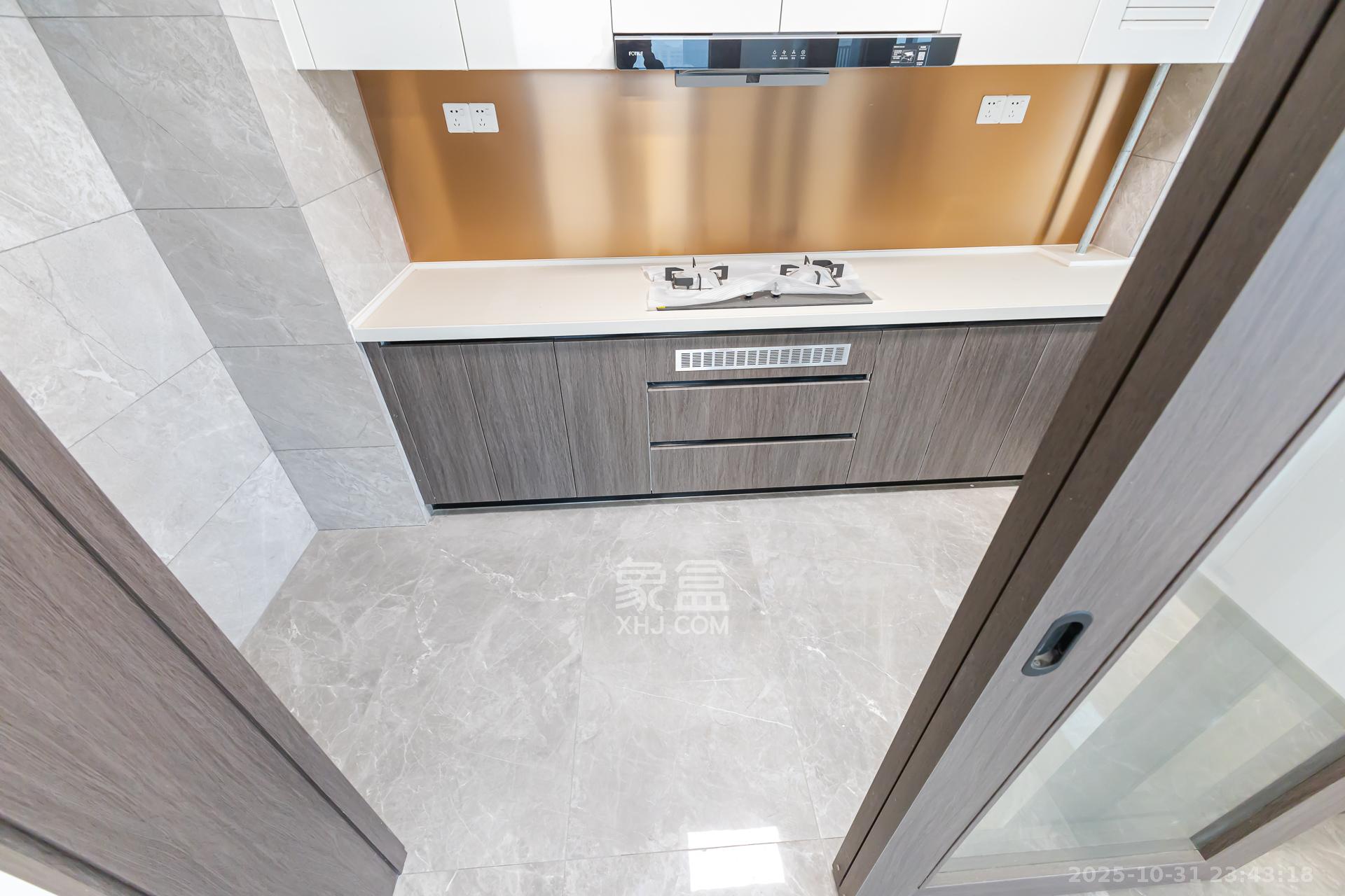 越秀湘江星汇城三期  4室2厅3卫    245.0万厨房