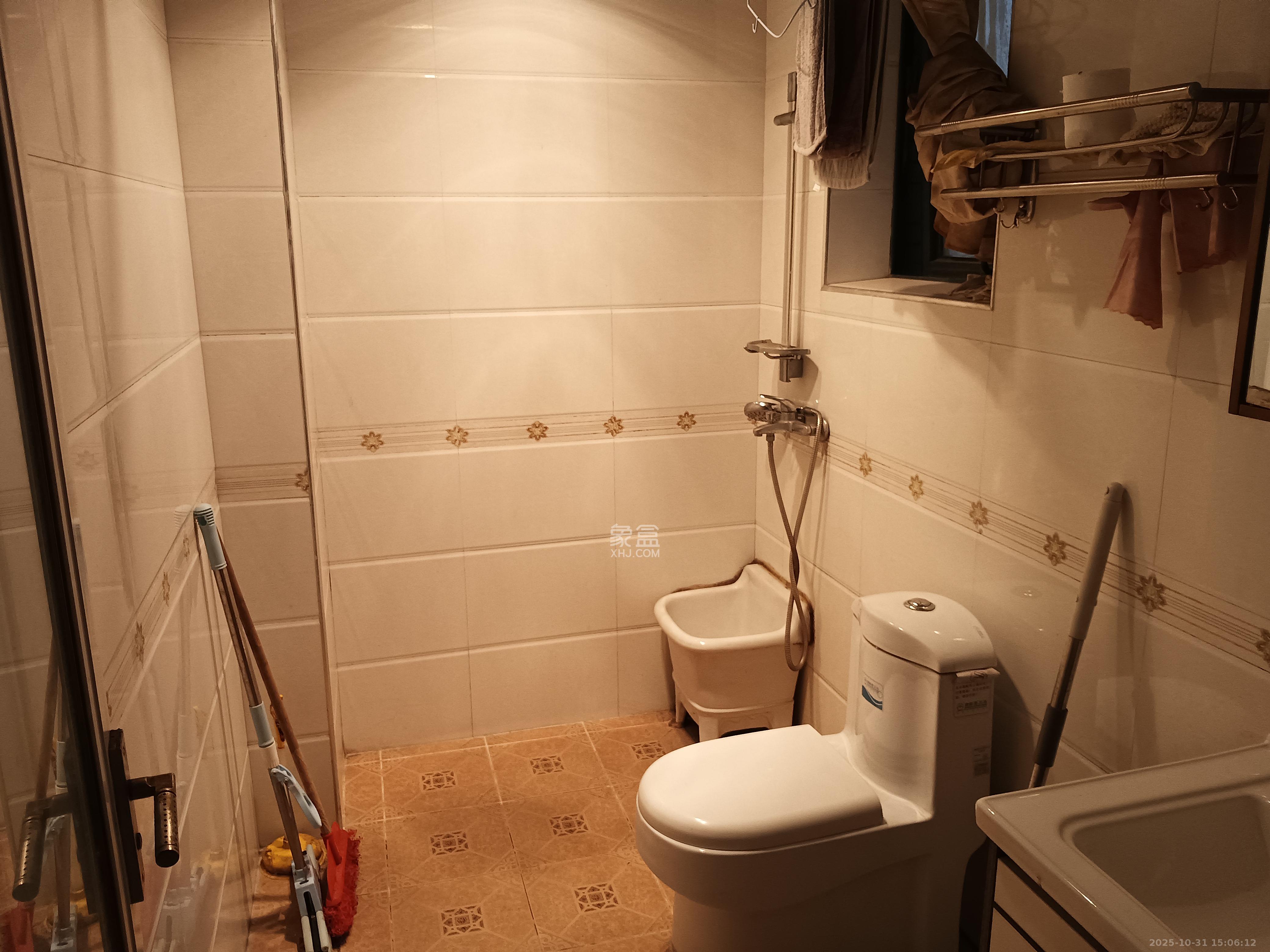 中天广场  1室1厅1卫    2300.0元/月 中天广场  1室1厅1卫    2300.0元/月室内图