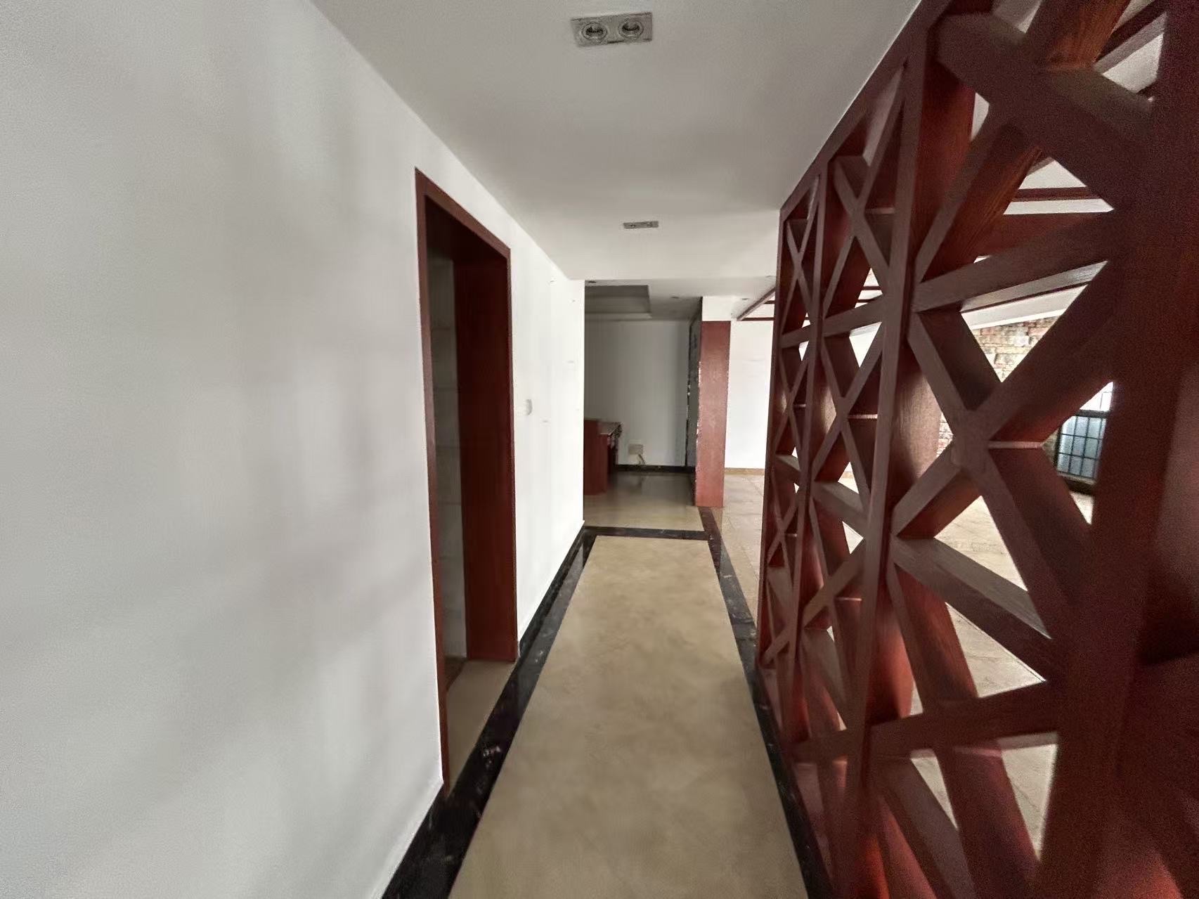 逸臣广场  1室1厅1卫    2600.0元/月室内图