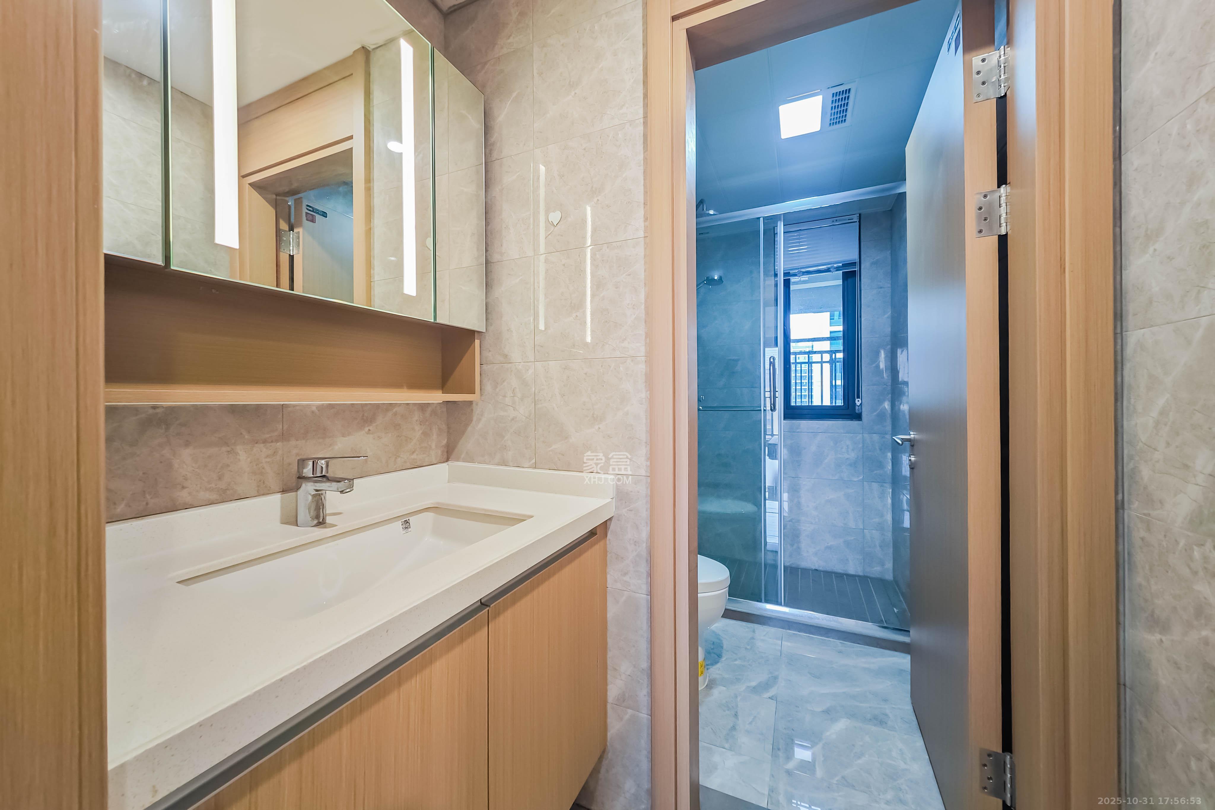 旭辉雨花郡  3室2厅2卫    155.0万卫生间