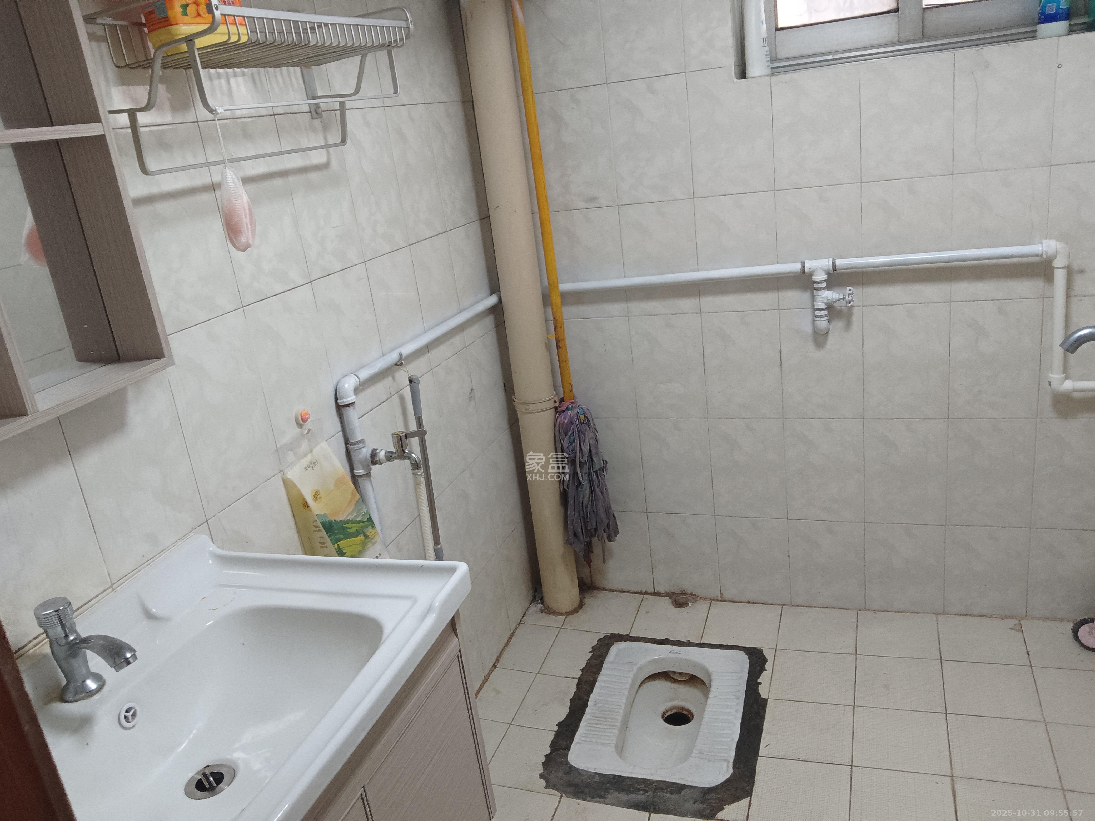 长监宿舍  2室1厅1卫    1400.0元/月 长监宿舍  2室1厅1卫    1400.0元/月室内图