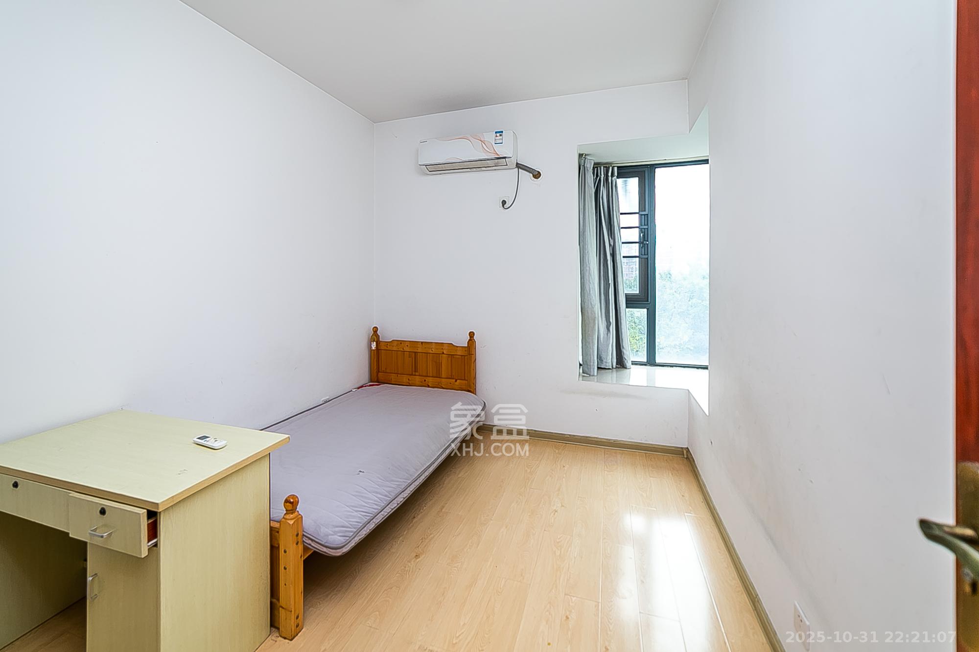 金域南外滩（望江佳园）  1室2厅3卫    266.0万卧室