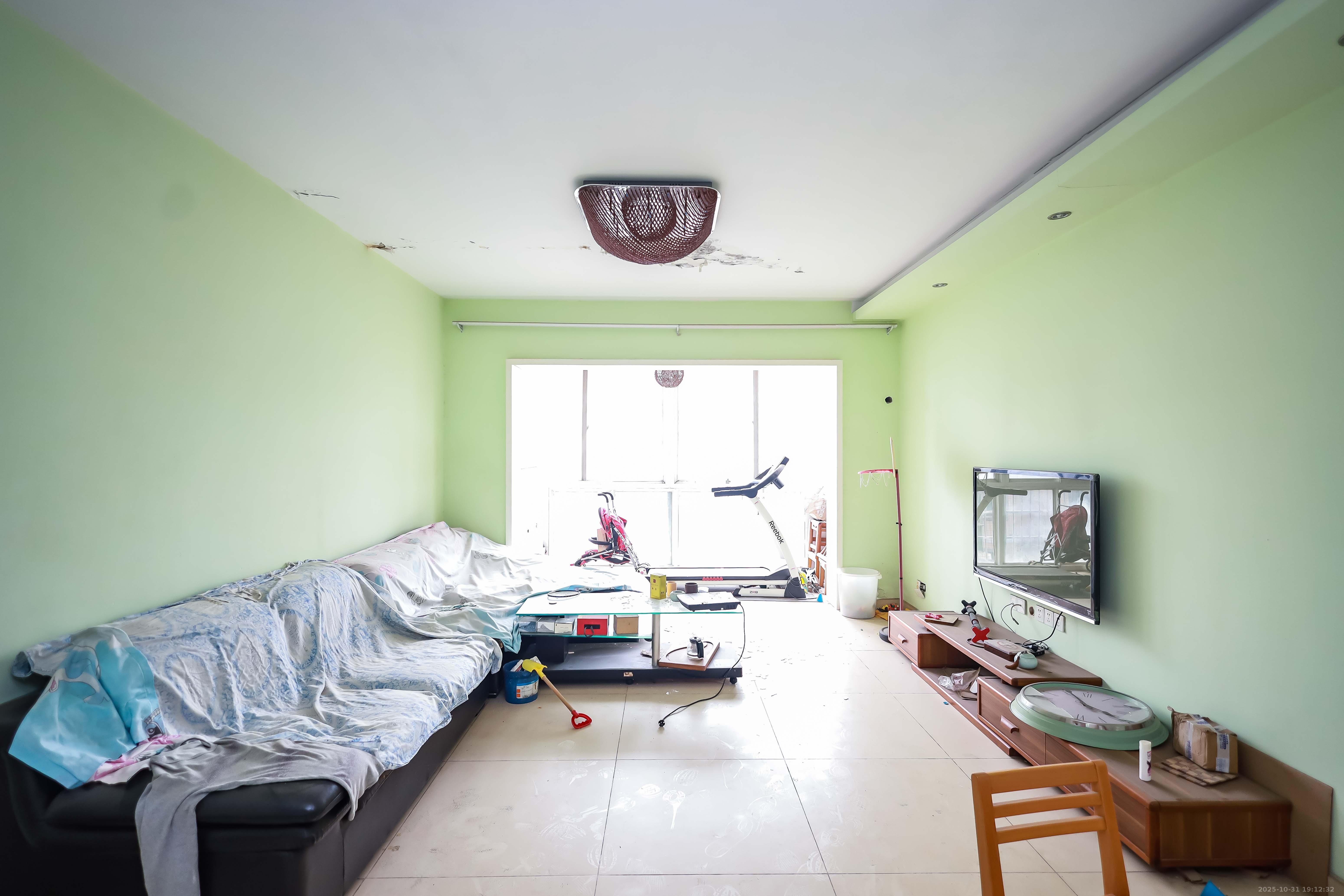 静园山庄 4室2厅2卫 72.0万 静园山庄 4室2厅2卫 72.0万客厅