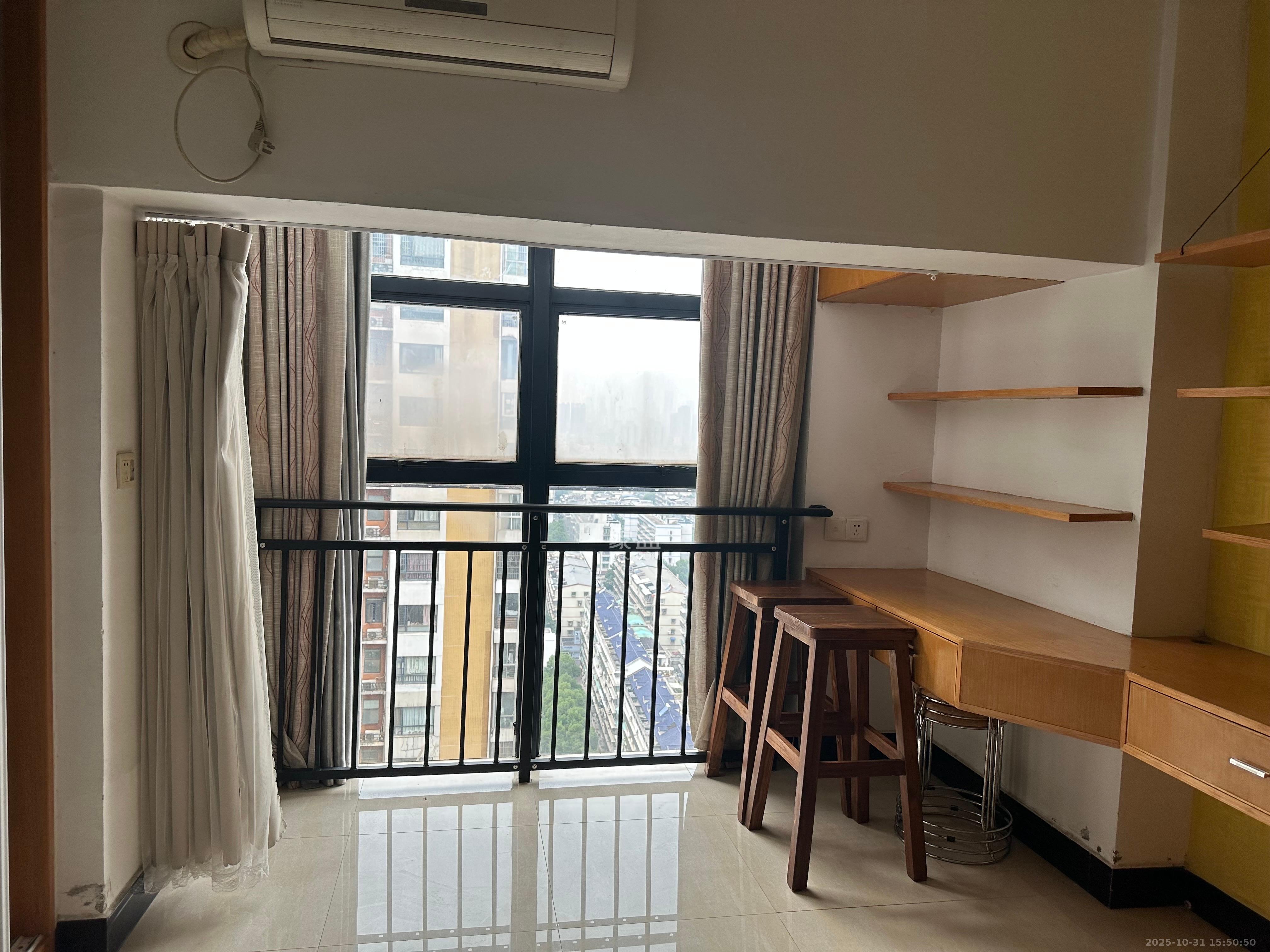 山水华景  1室1厅1卫    1600.0元/月