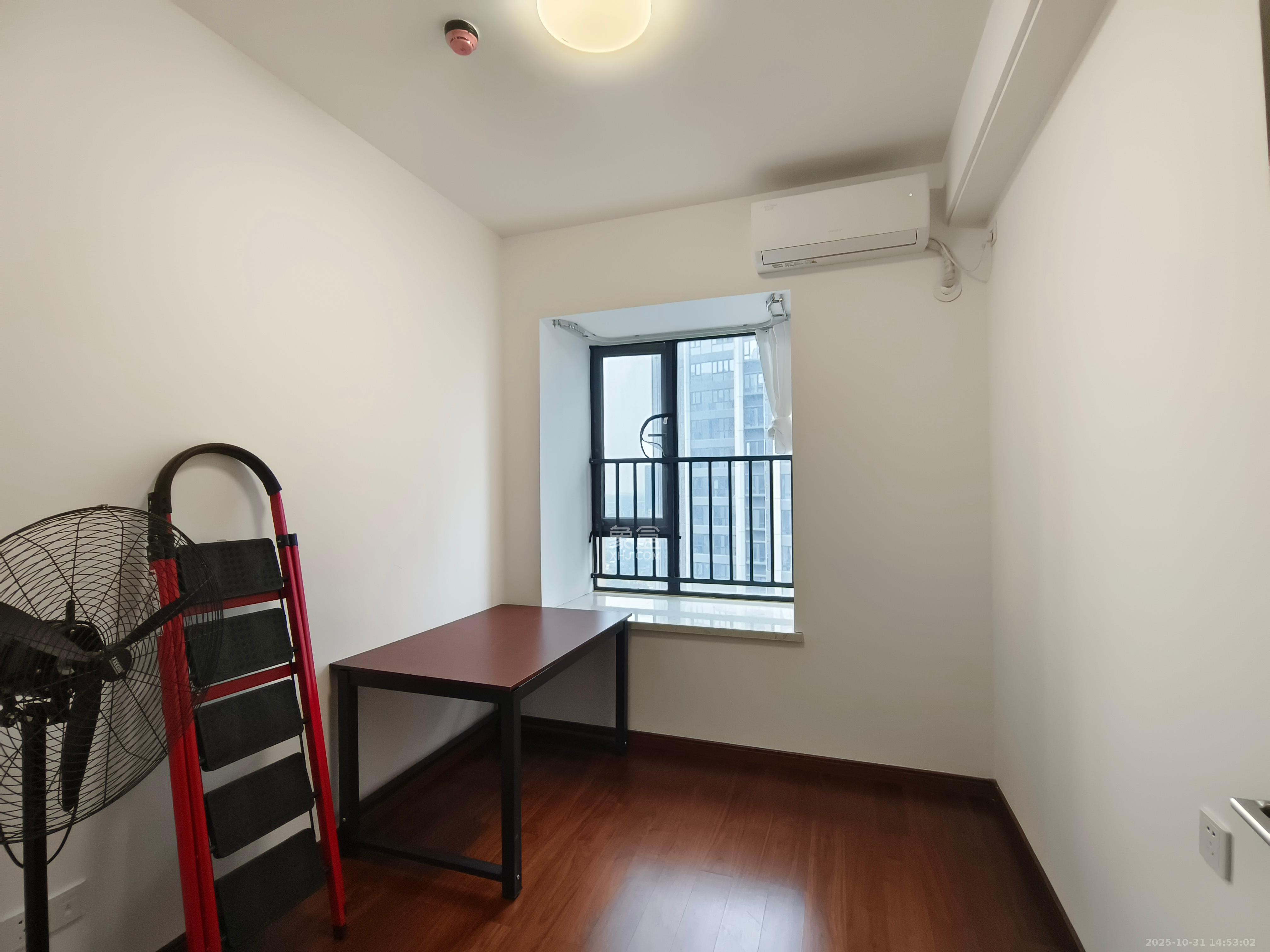 万润滨江天著  4室2厅2卫    3100.0元/月 万润滨江天著  4室2厅2卫    3100.0元/月室内图