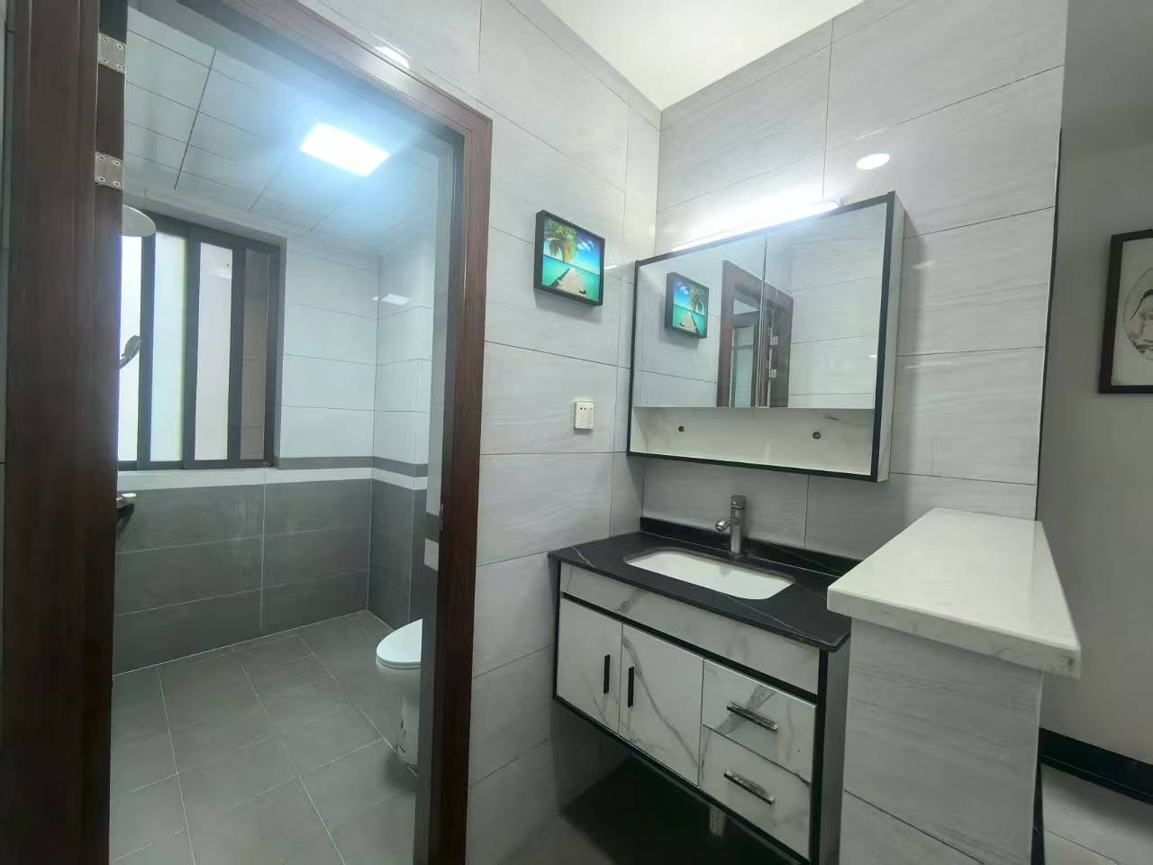 绿地海森林  3室2厅1卫    2200.0元/月 绿地海森林  3室2厅1卫    2200.0元/月室内图